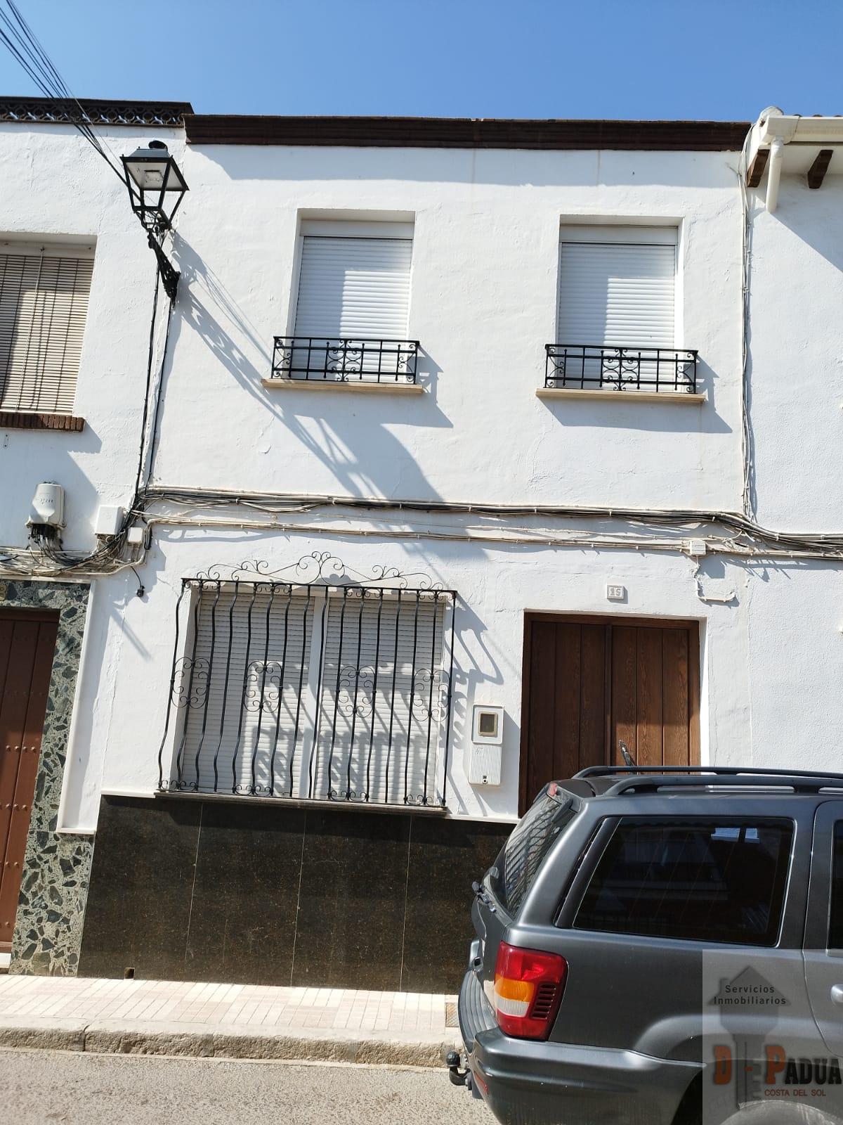 For sale of house in Campillos