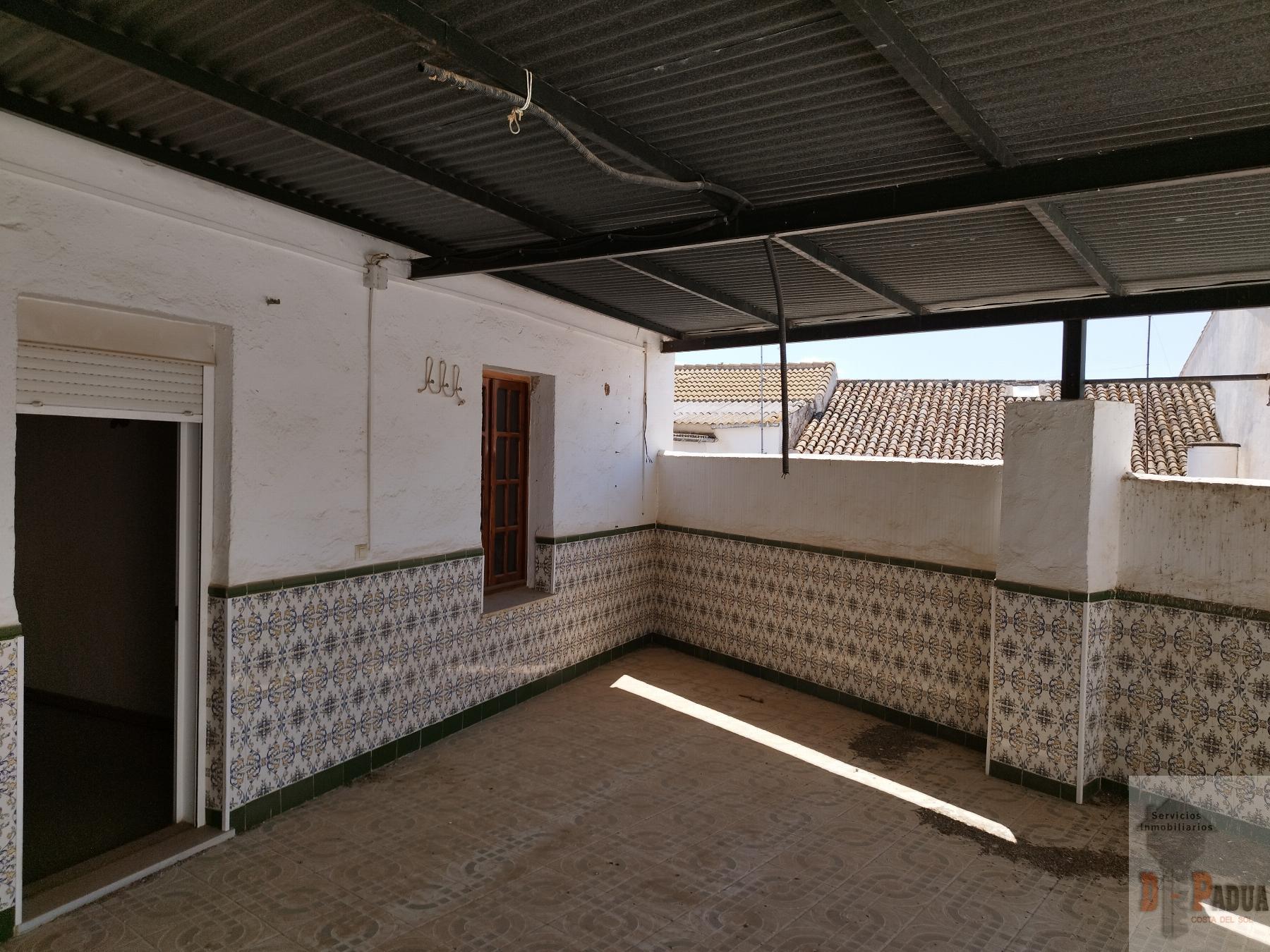 For sale of house in Campillos