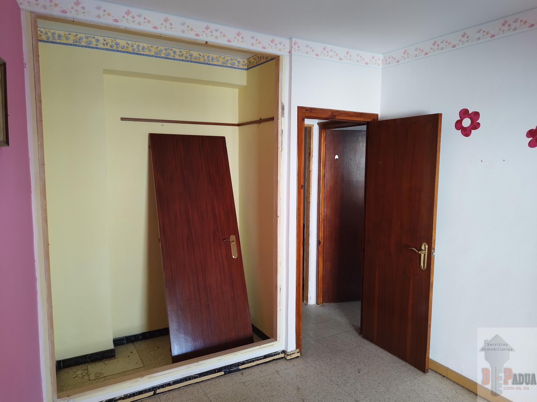 For sale of house in Campillos