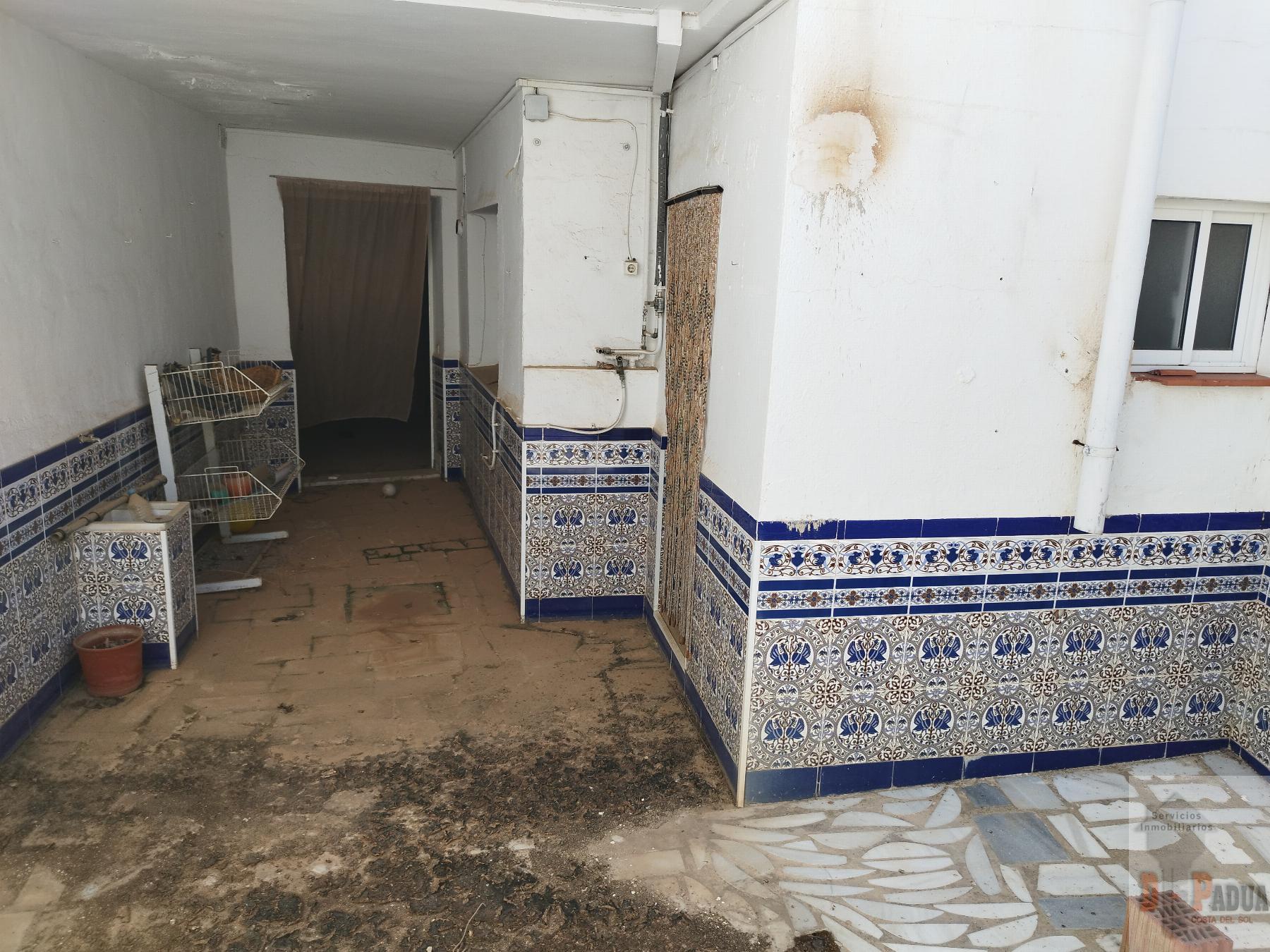 For sale of house in Campillos