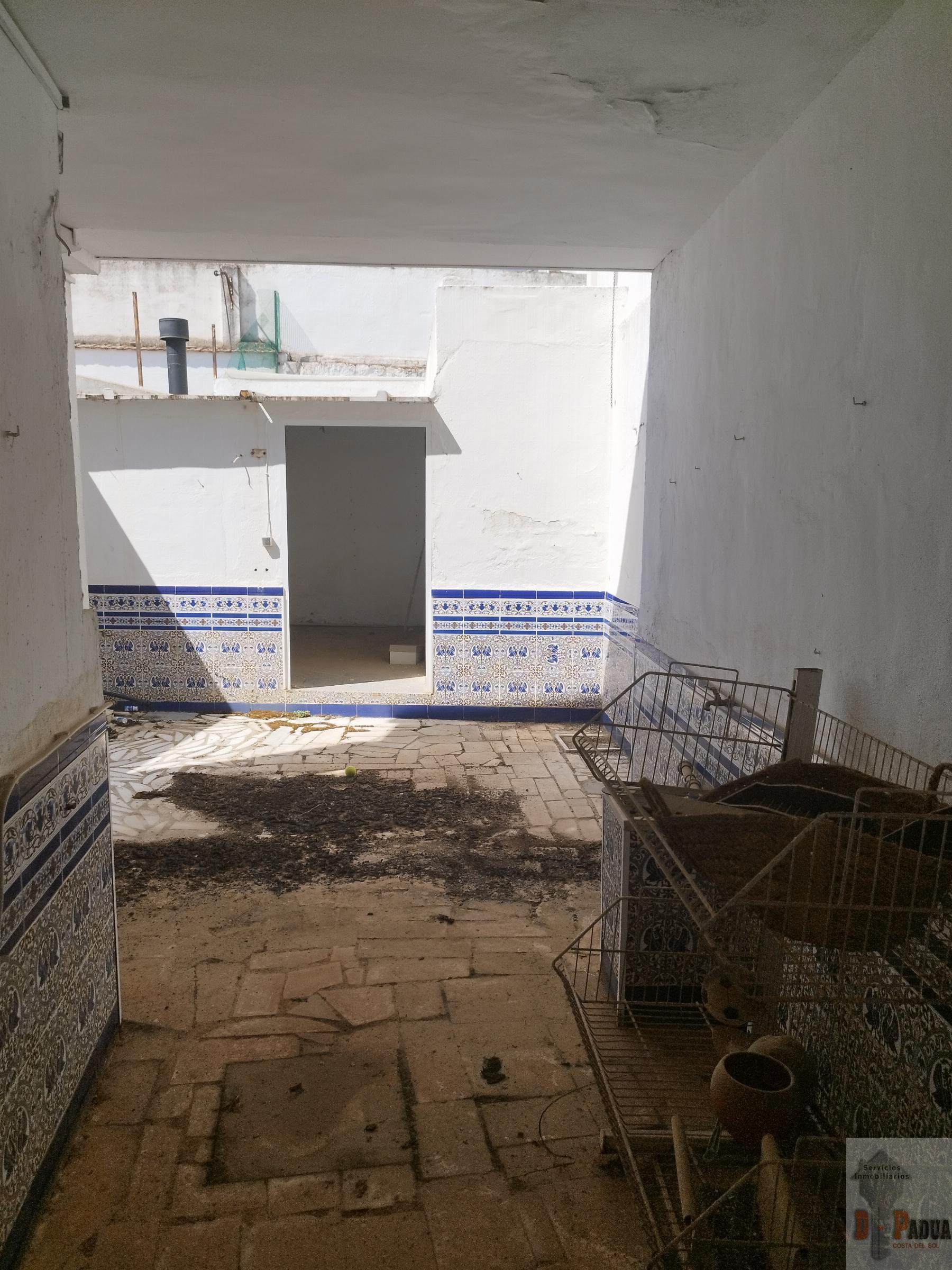 For sale of house in Campillos