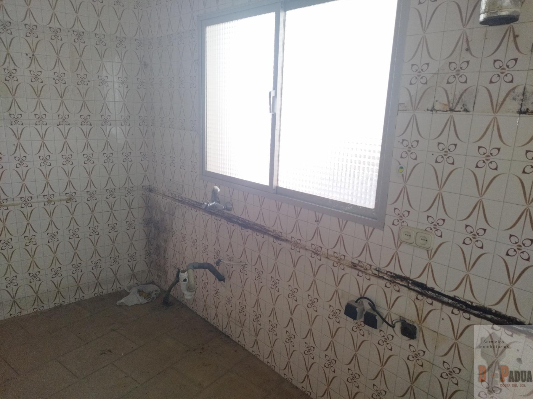 For sale of house in Campillos