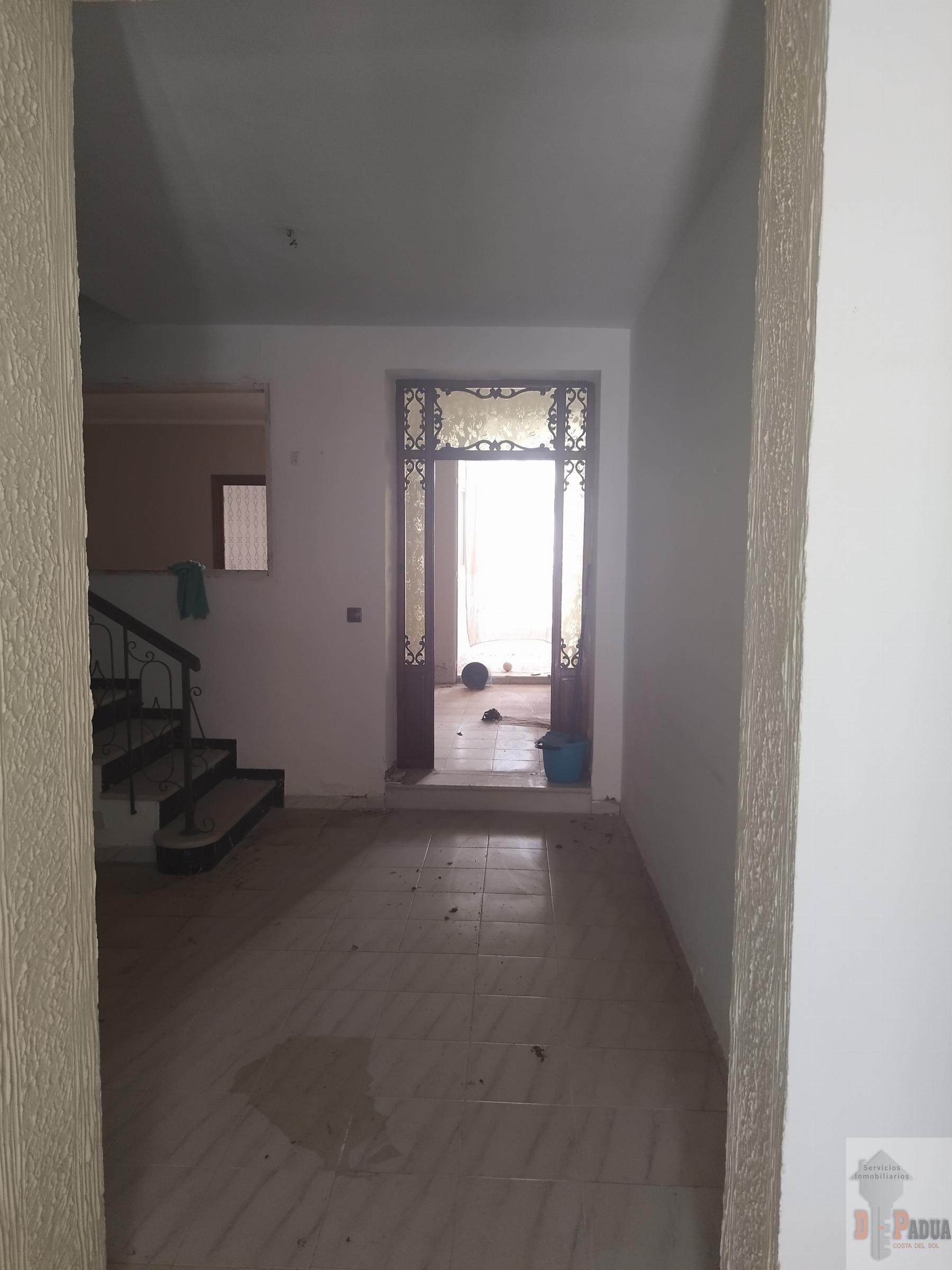 For sale of house in Campillos
