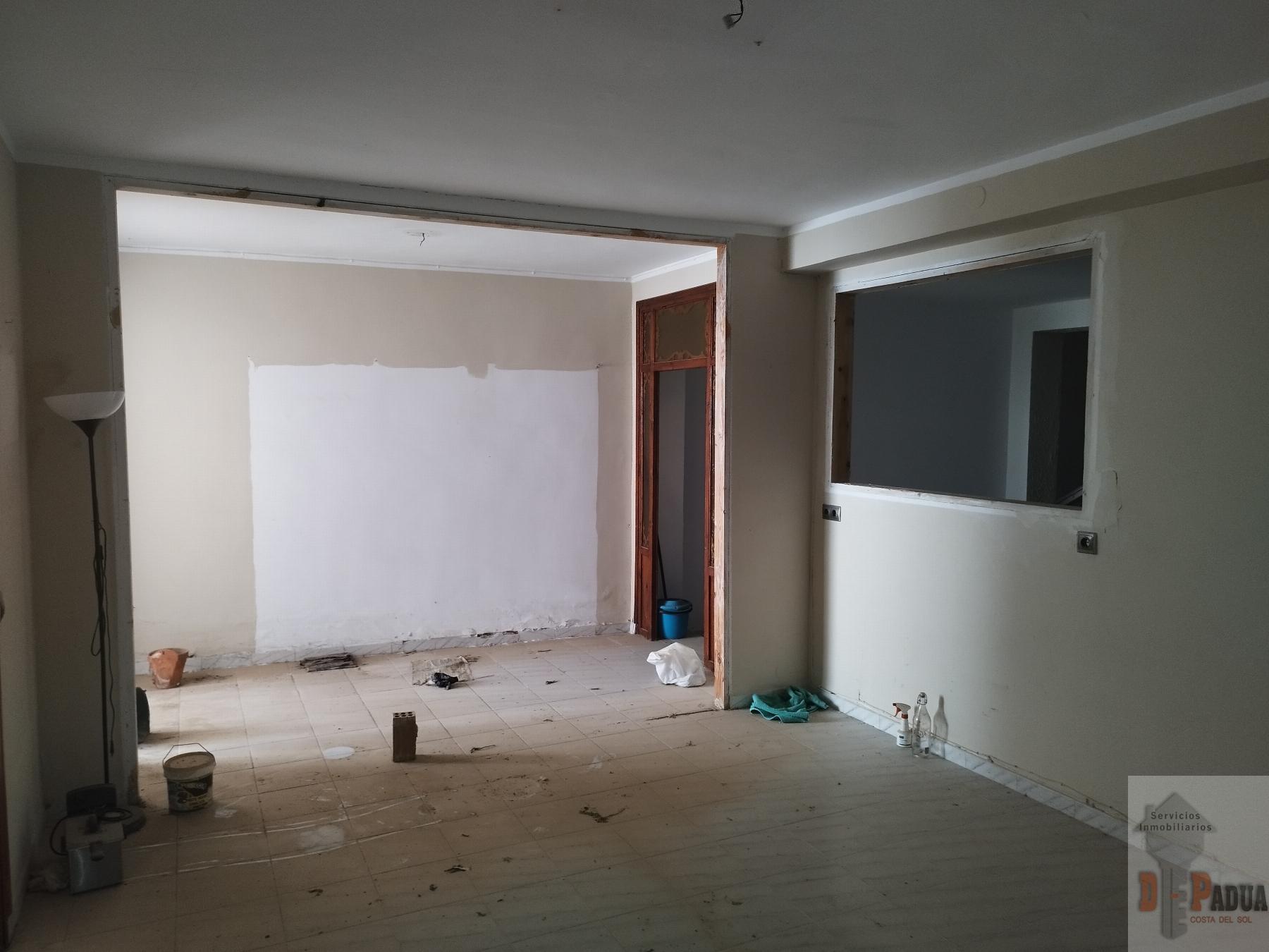 For sale of house in Campillos