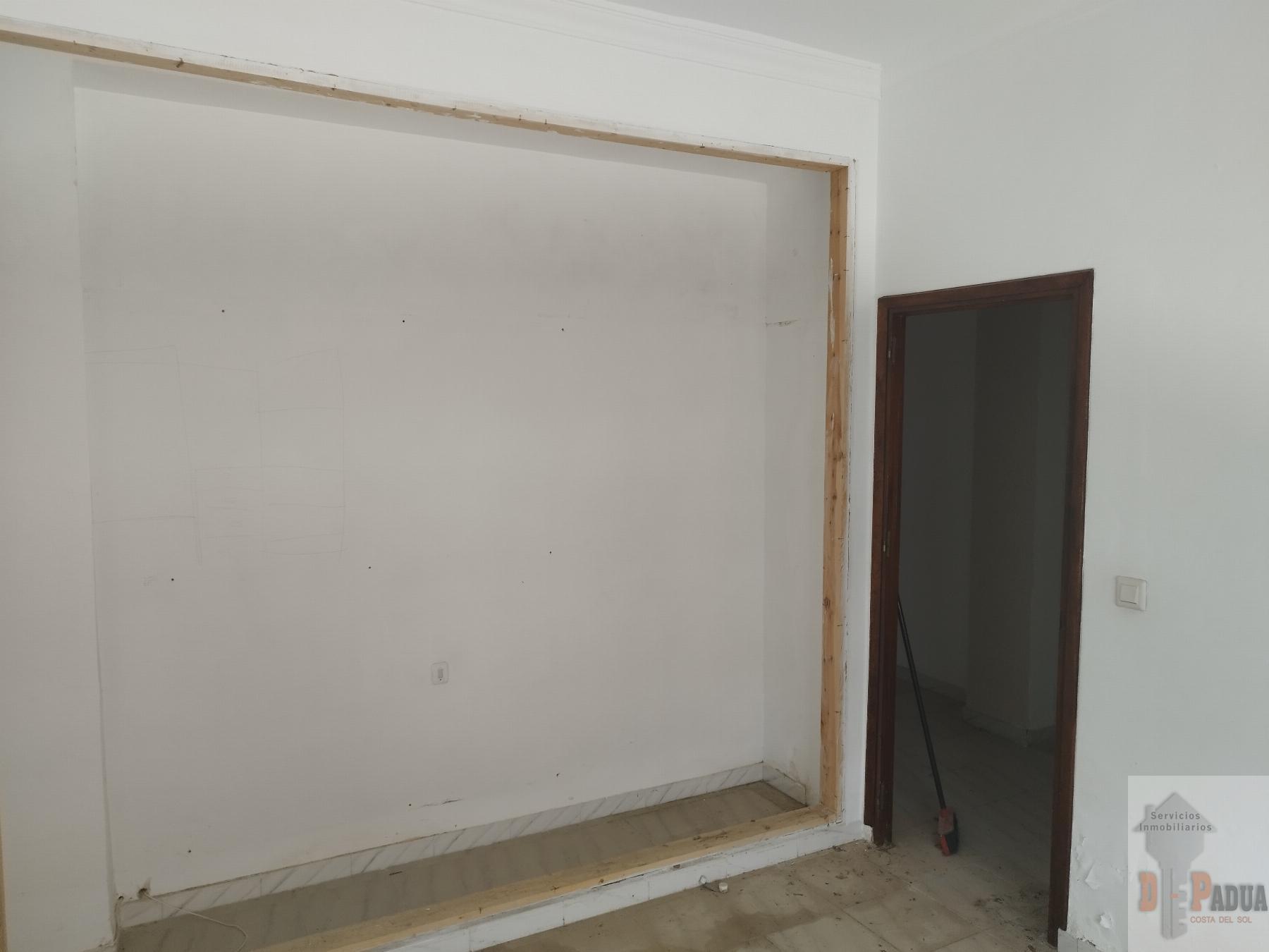 For sale of house in Campillos