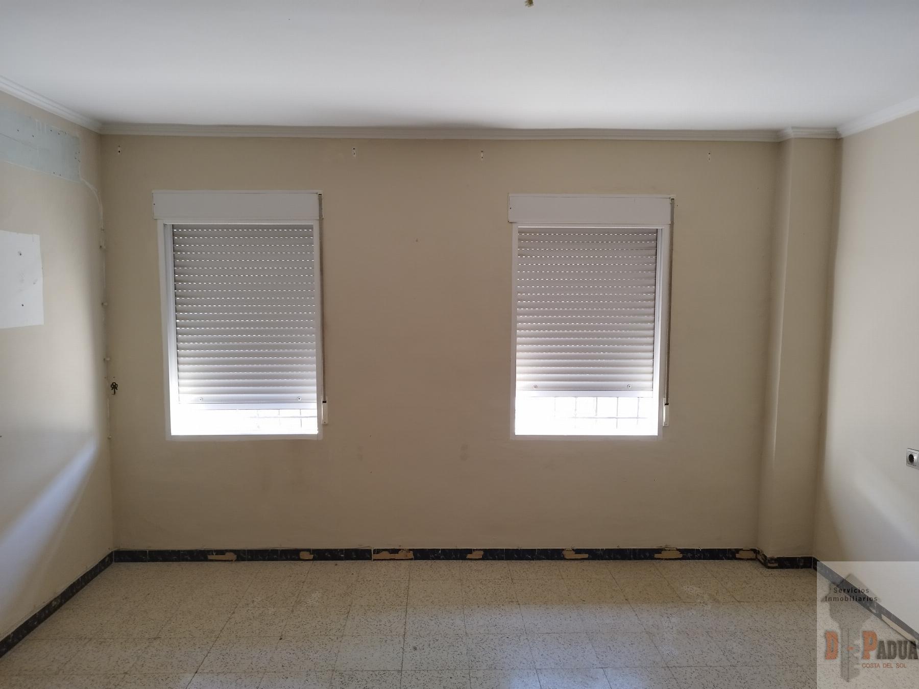 For sale of house in Campillos