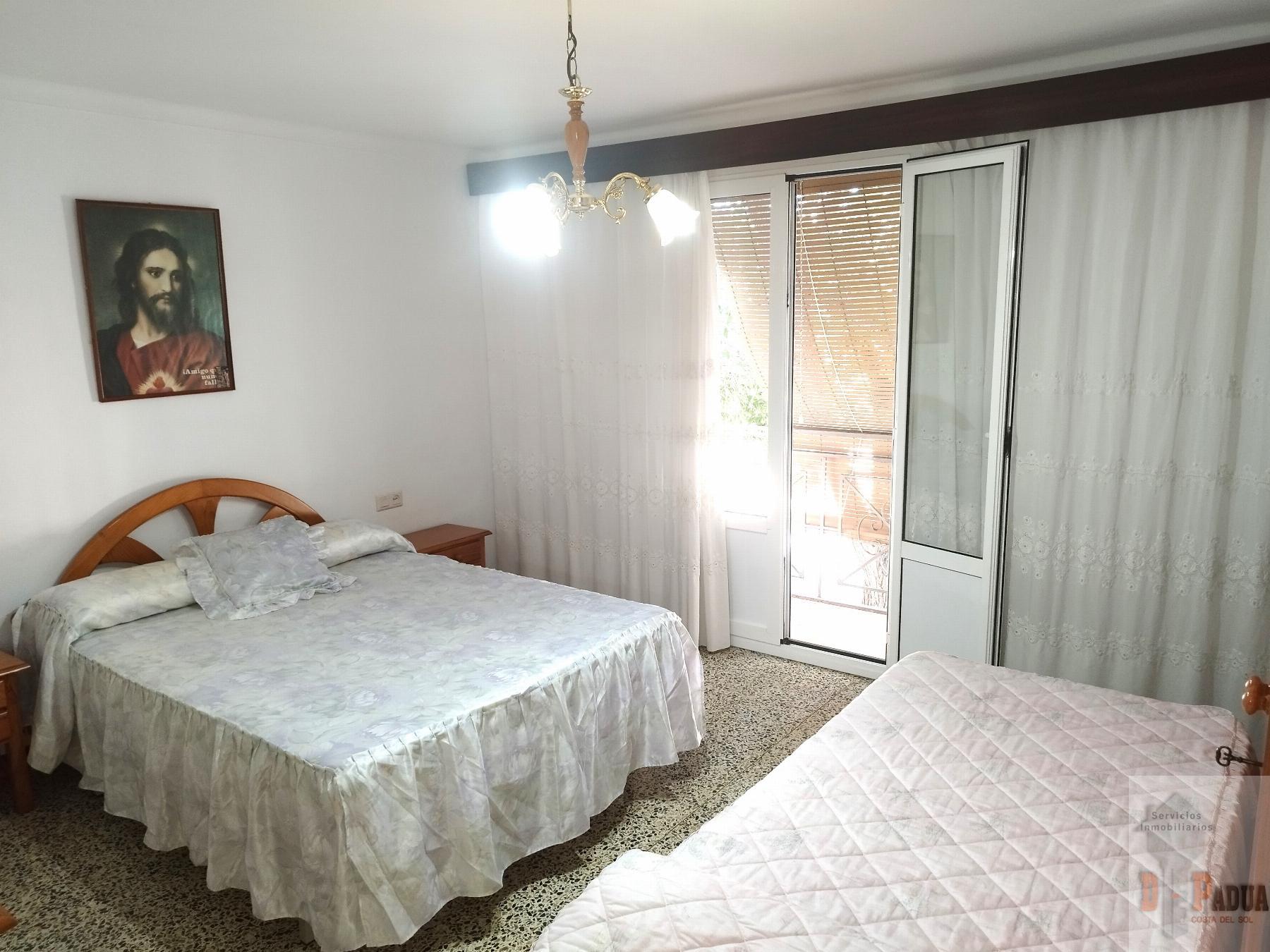 For sale of house in Campillos