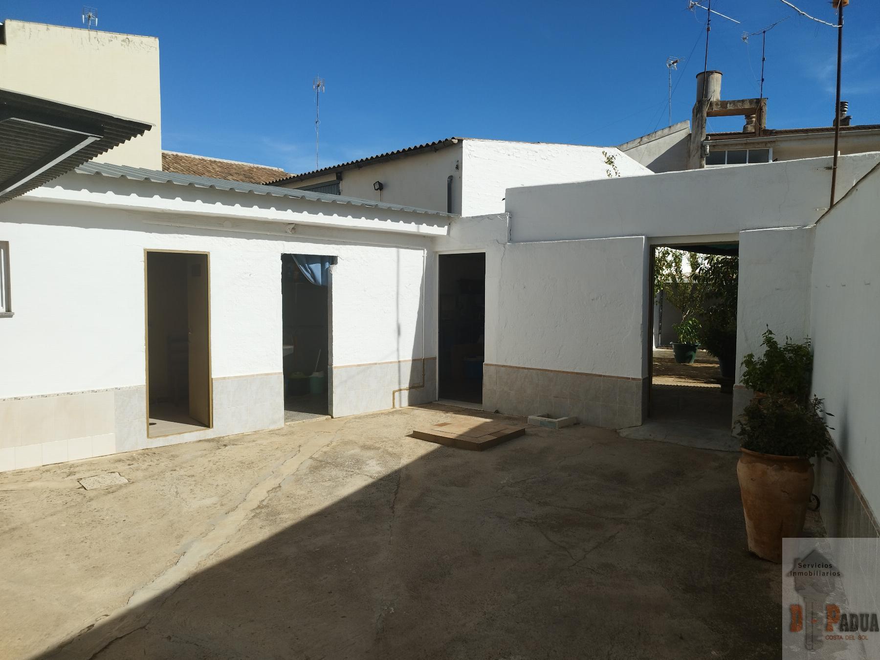 For sale of house in Campillos