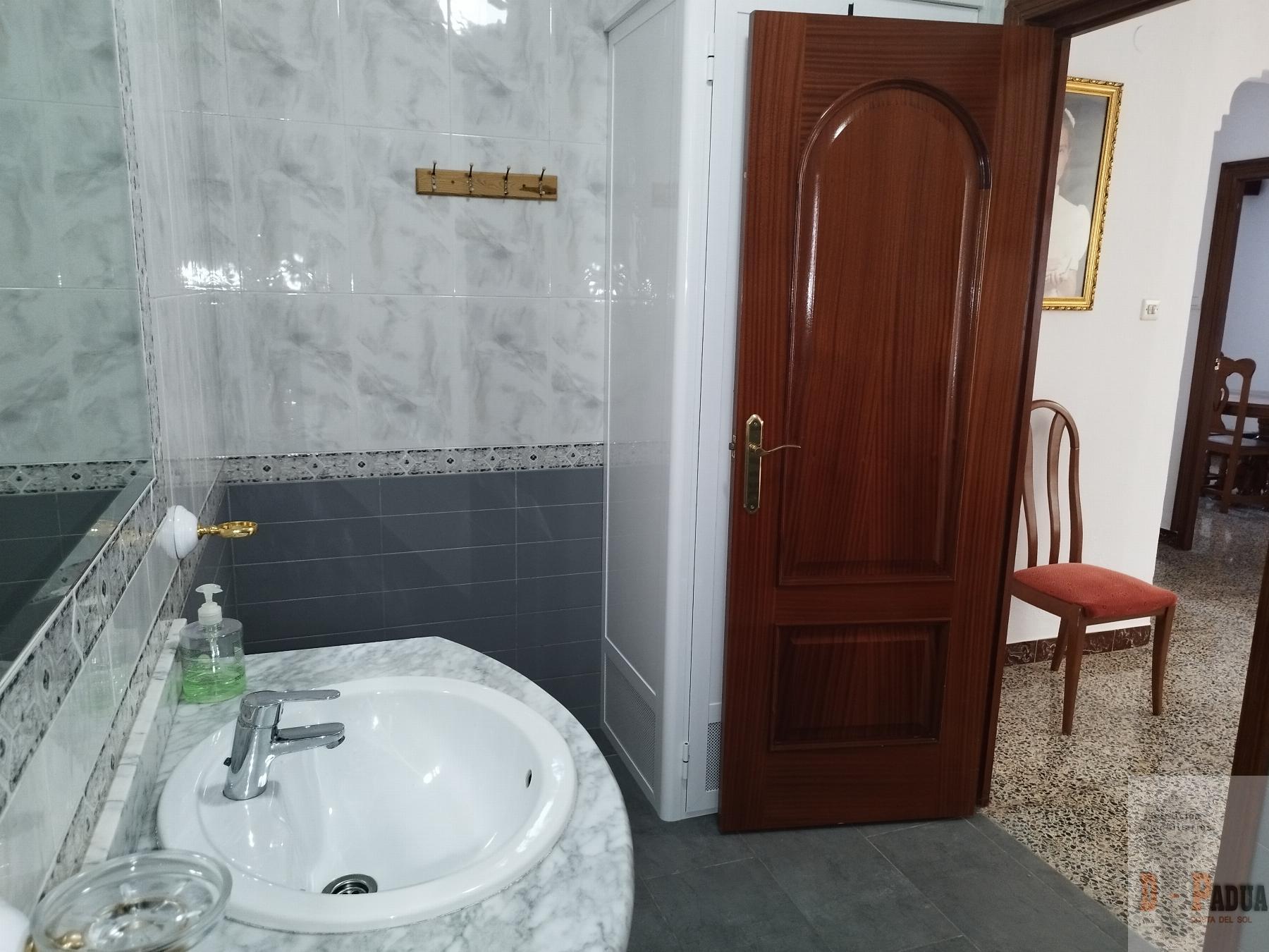 For sale of house in Campillos