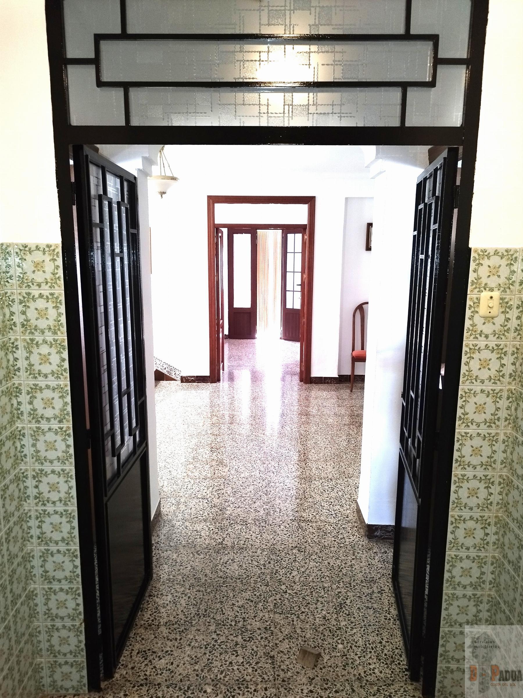 For sale of house in Campillos