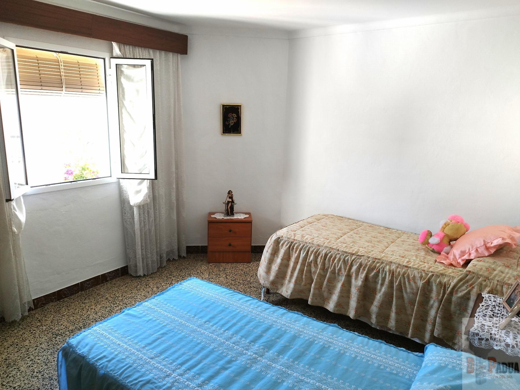 For sale of house in Campillos