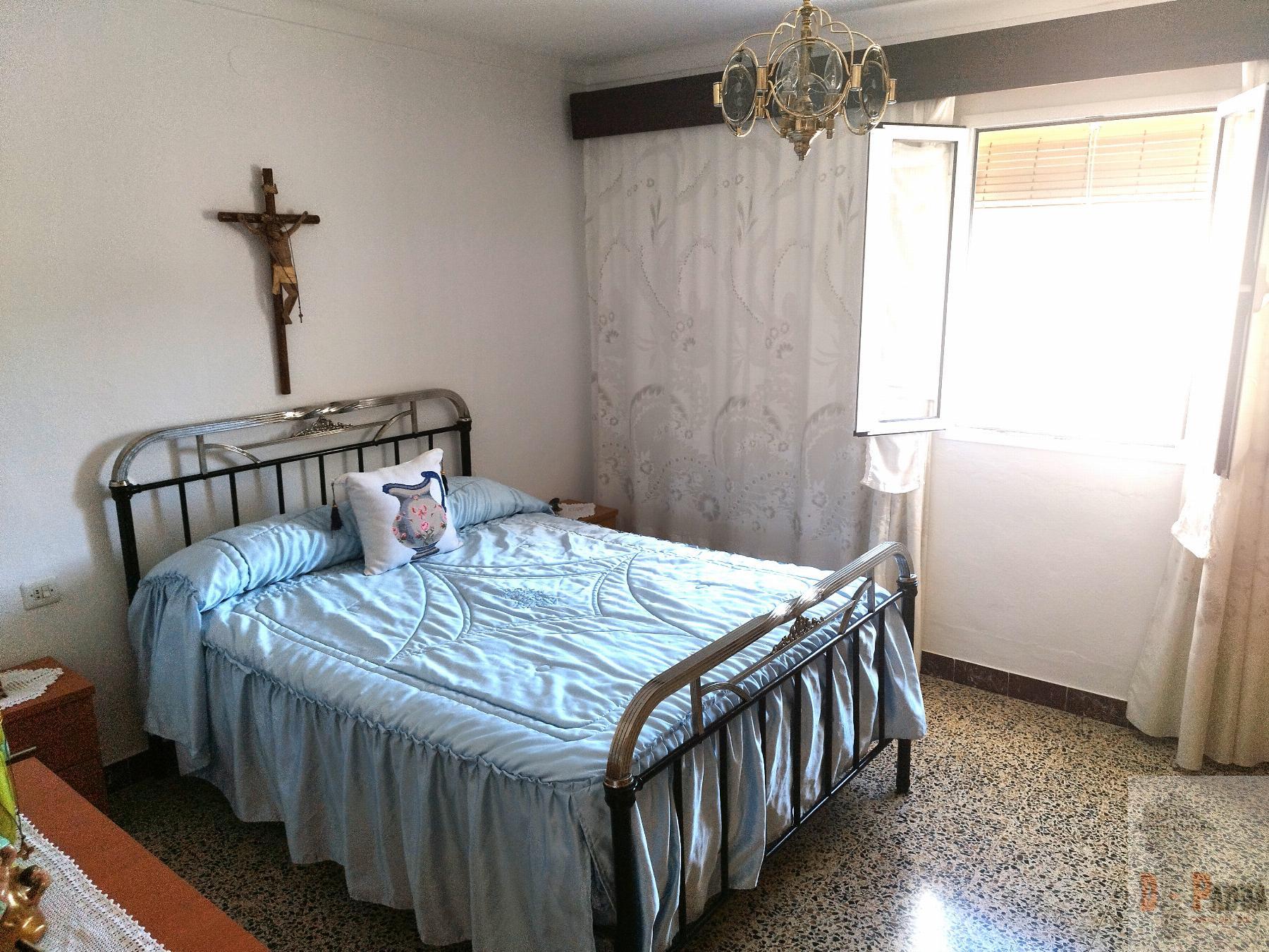 For sale of house in Campillos