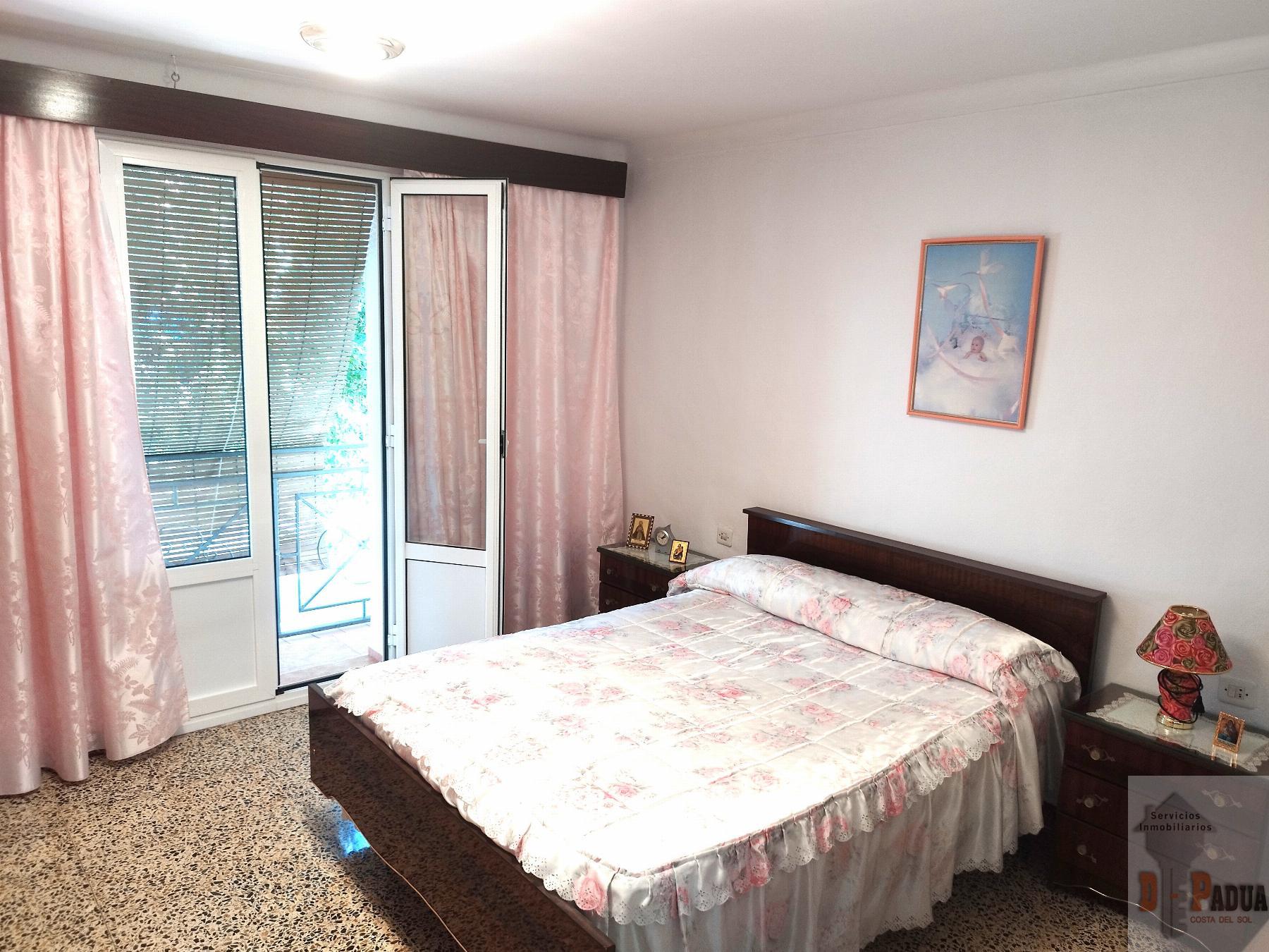 For sale of house in Campillos