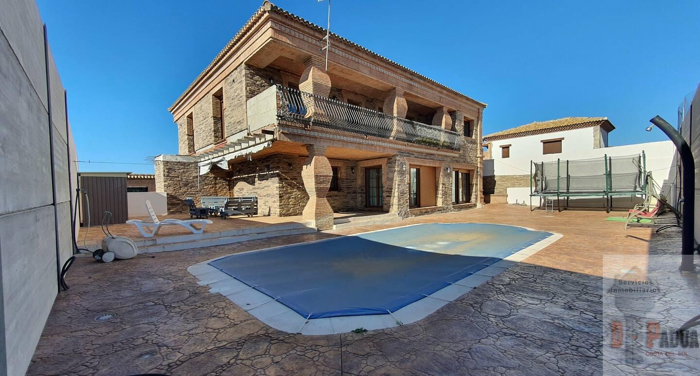 For sale of villa in Arriate