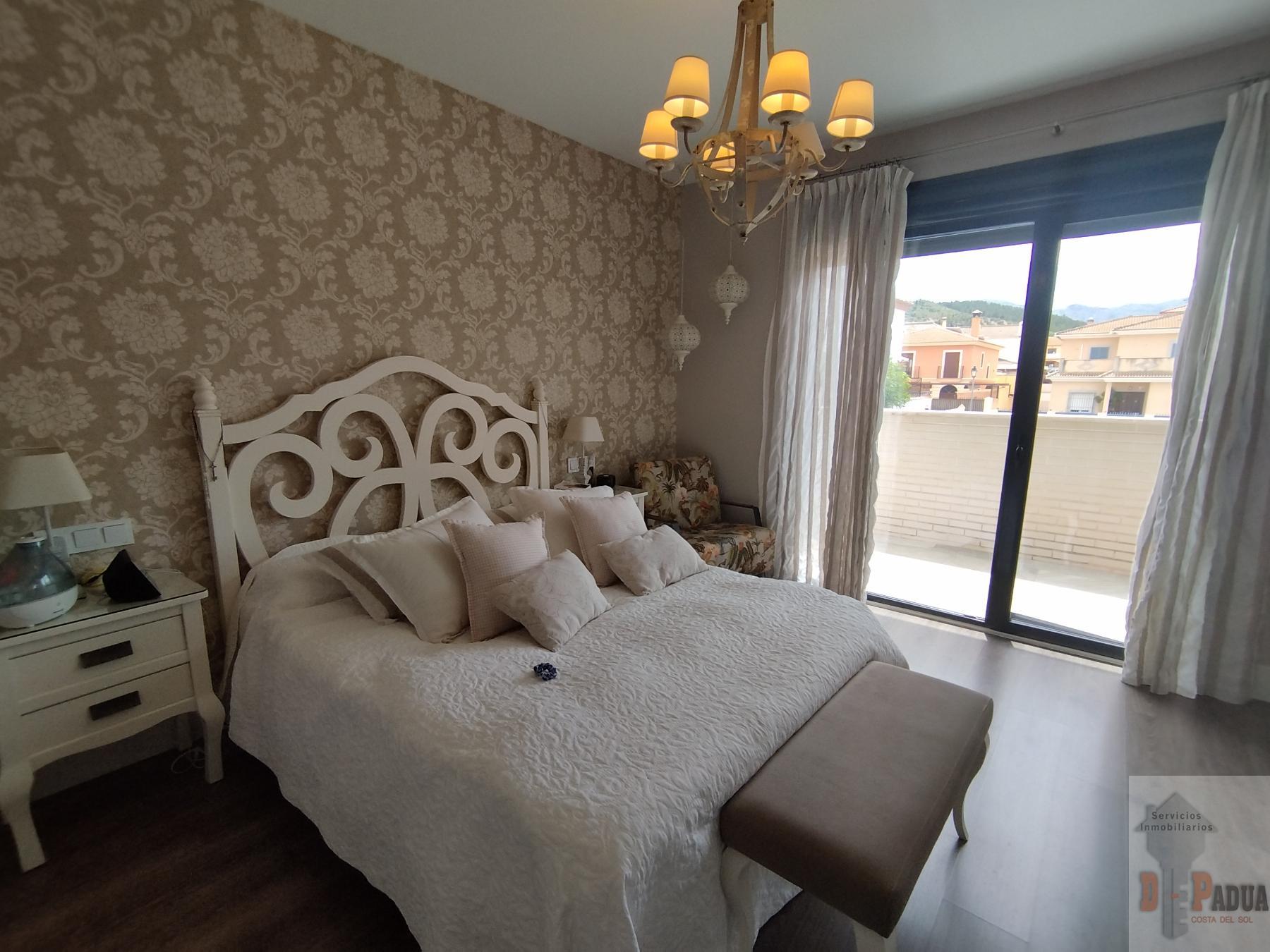 Venta de chalet en Antequera