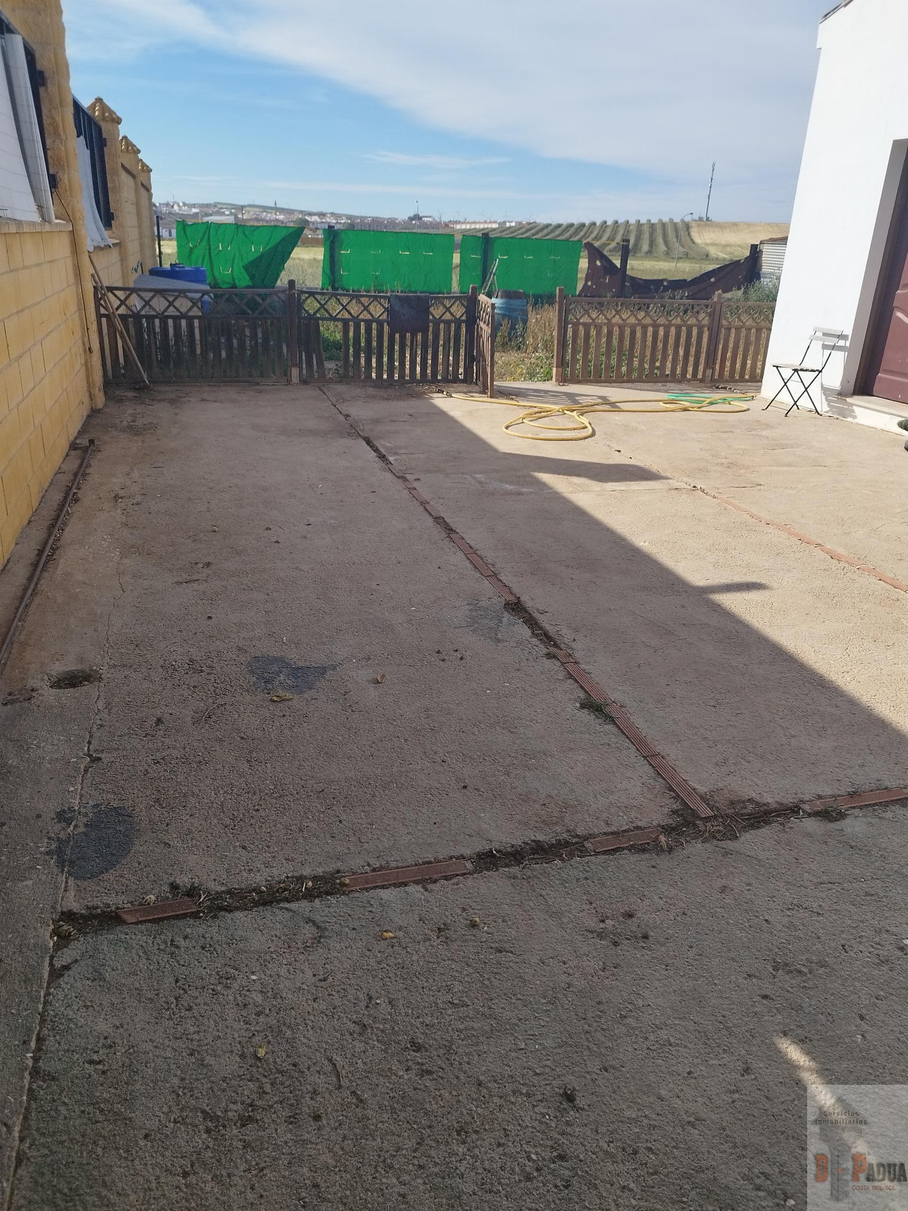 For sale of house in Campillos