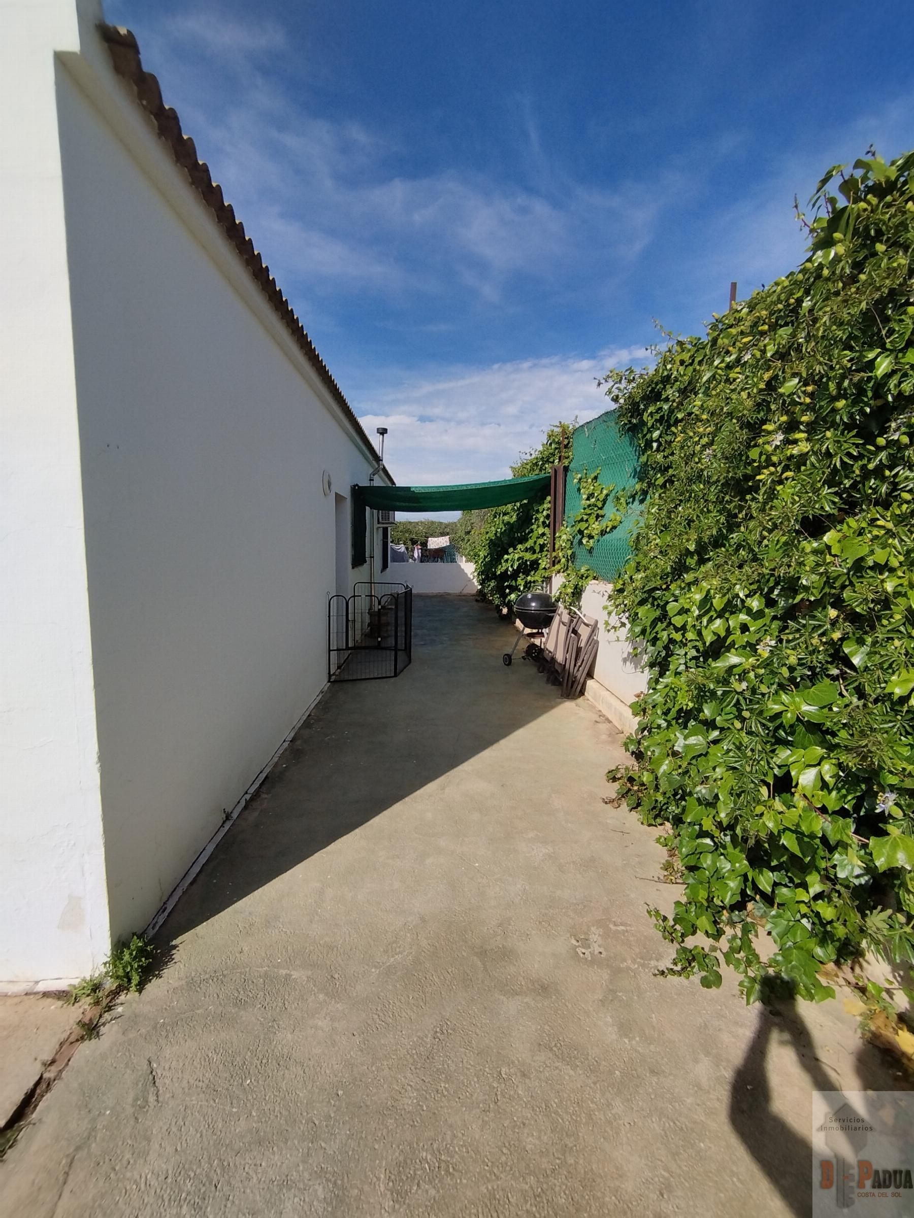 For sale of house in Campillos