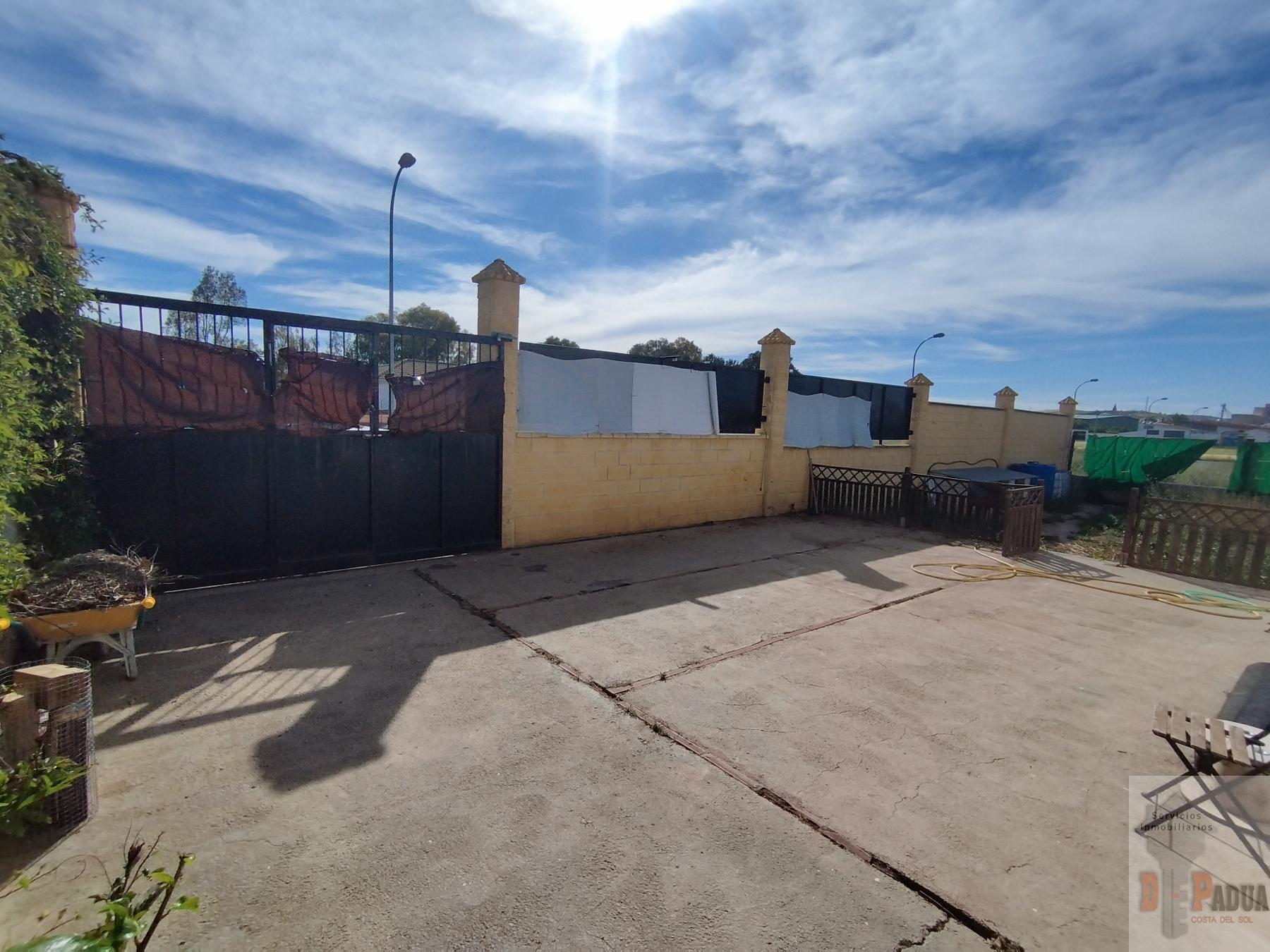 For sale of house in Campillos