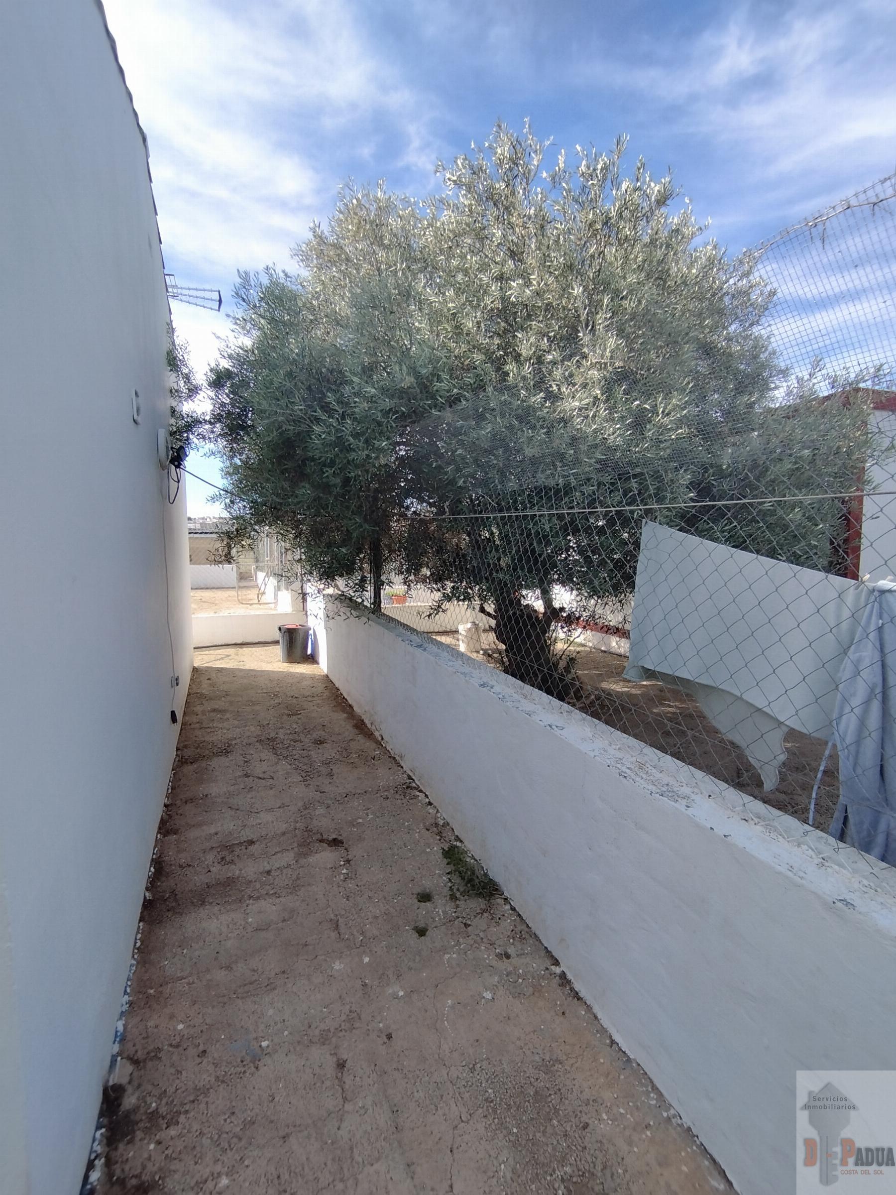 For sale of house in Campillos