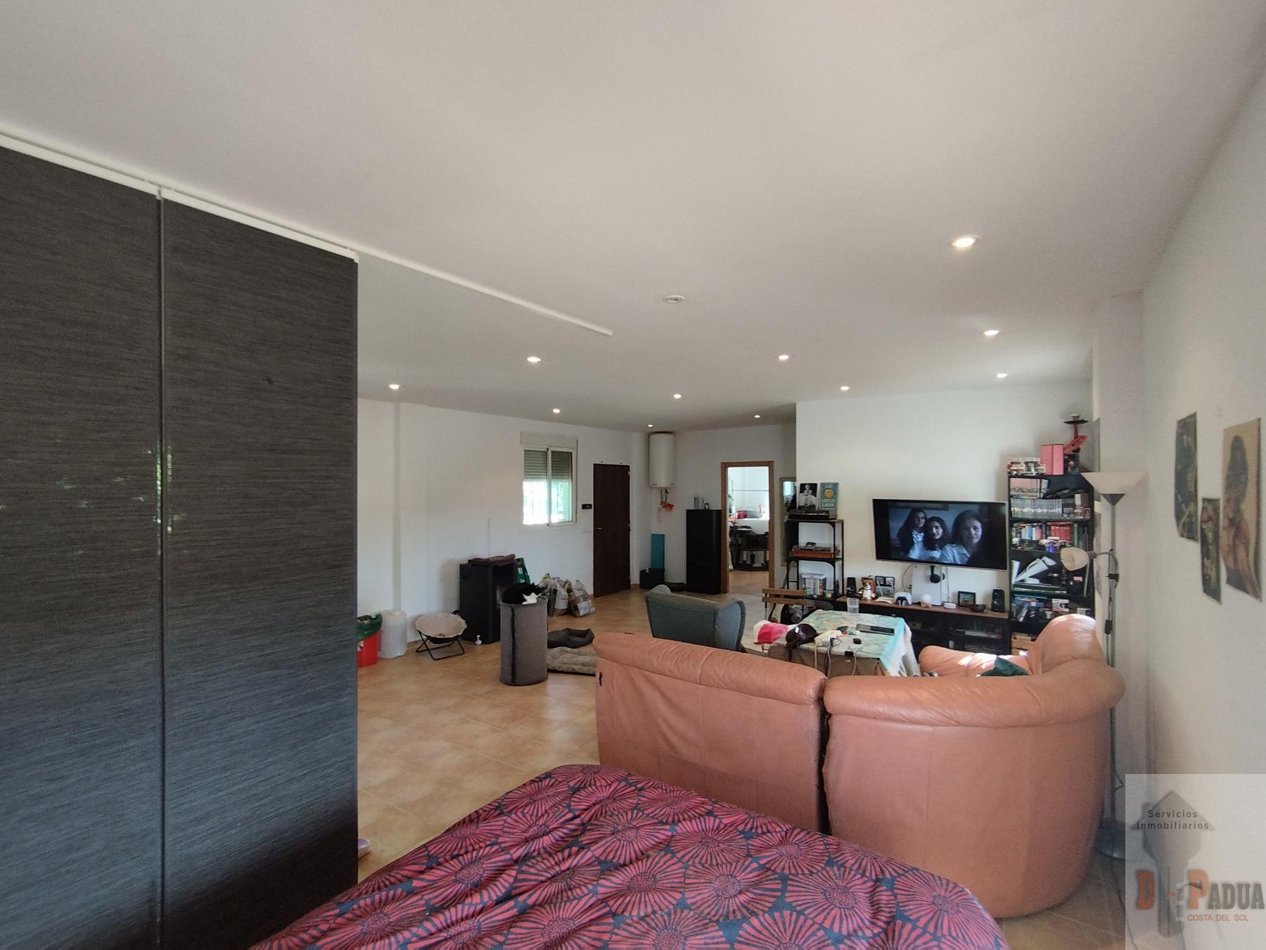 For sale of house in Campillos