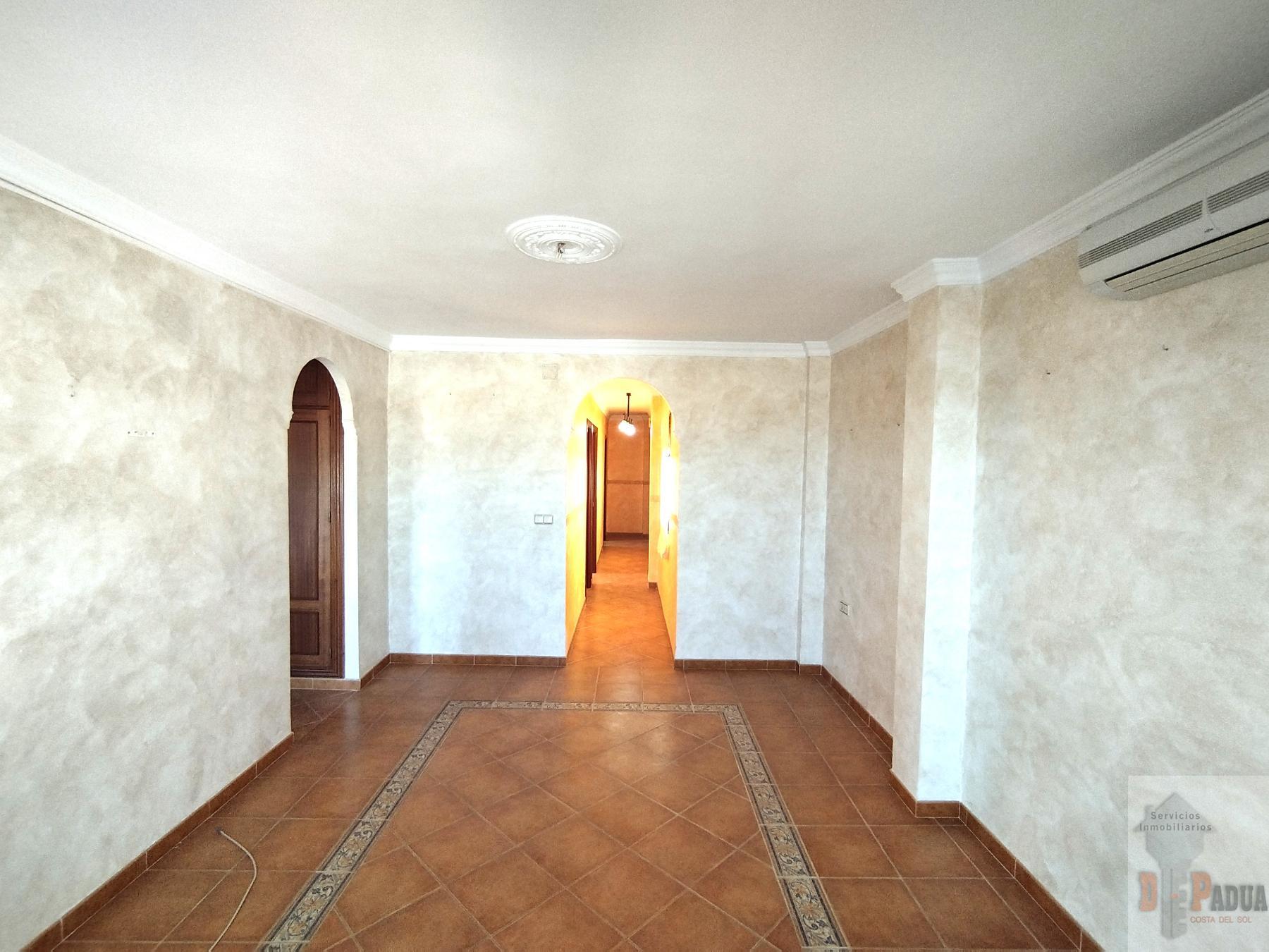 For sale of flat in Campillos