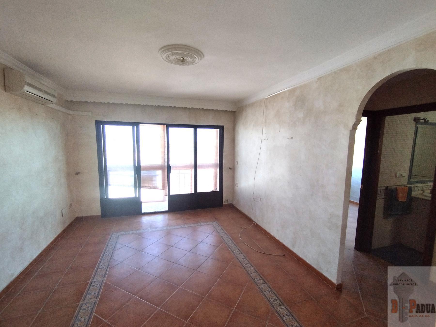 For sale of flat in Campillos