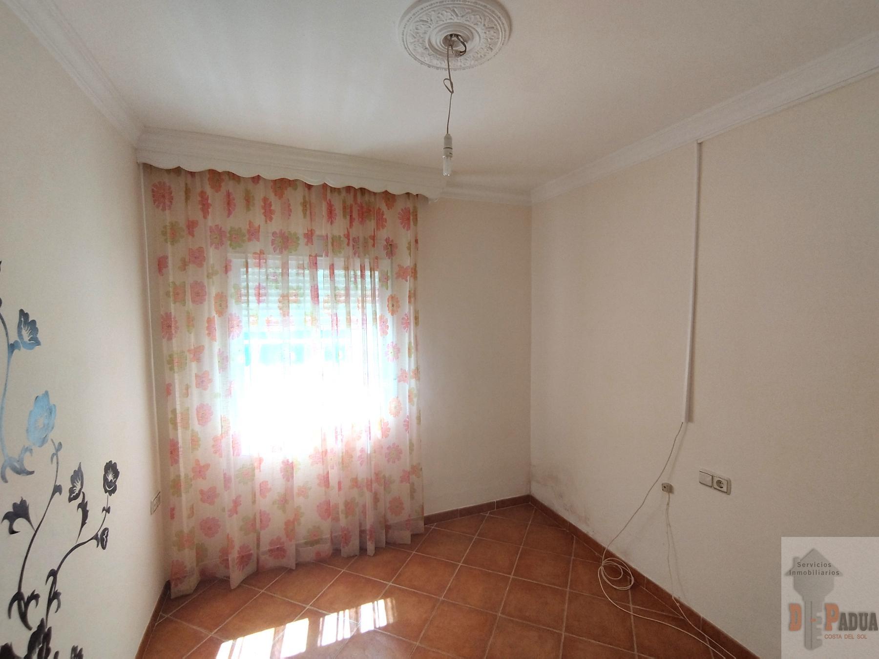 For sale of flat in Campillos