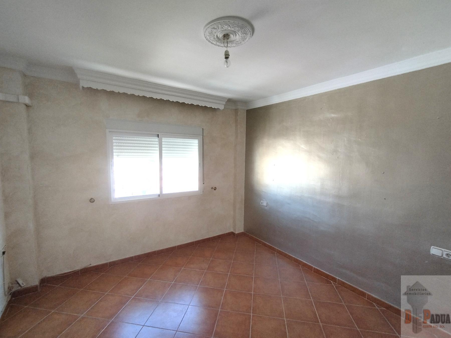 For sale of flat in Campillos