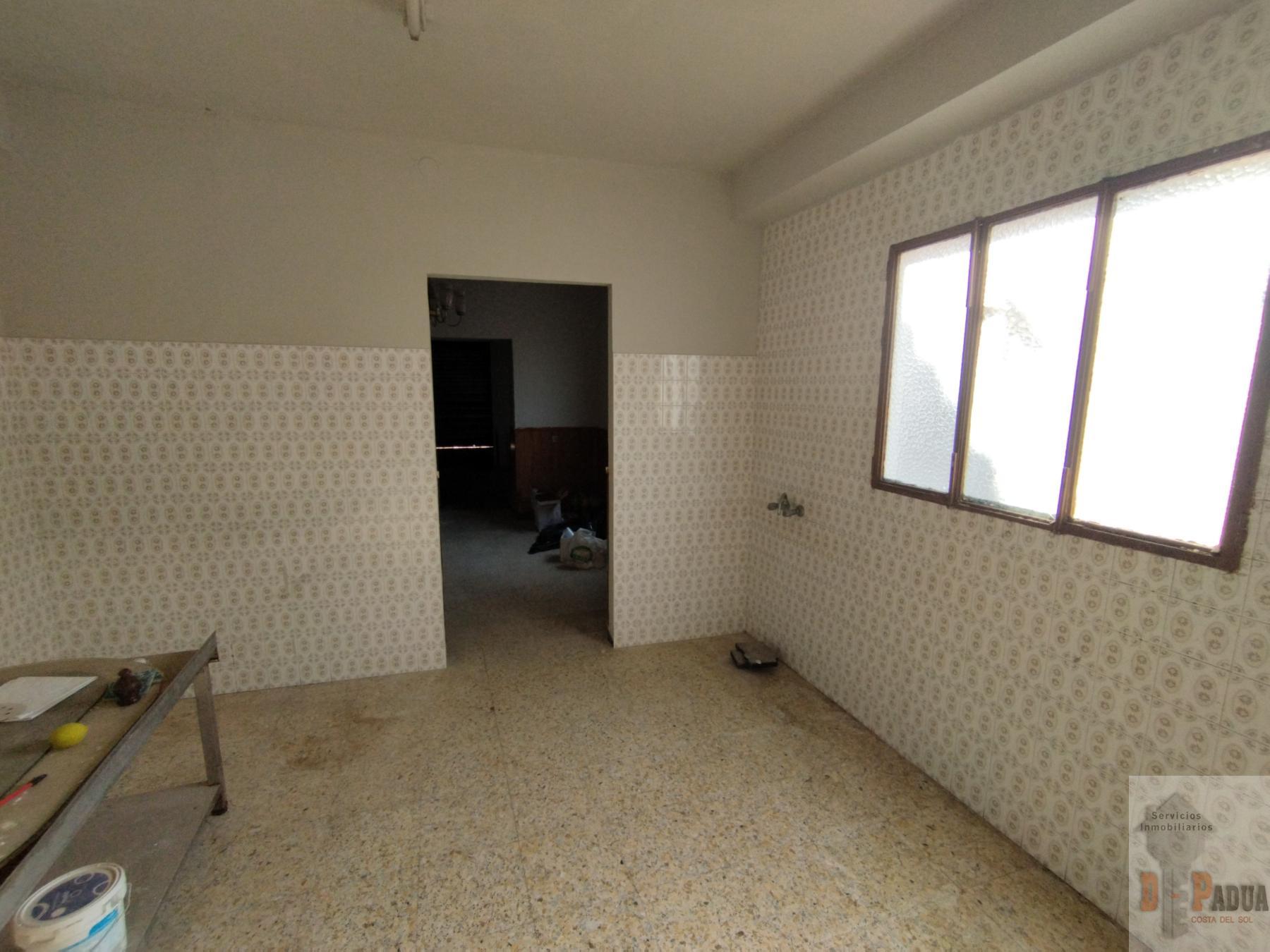 For sale of house in Campillos