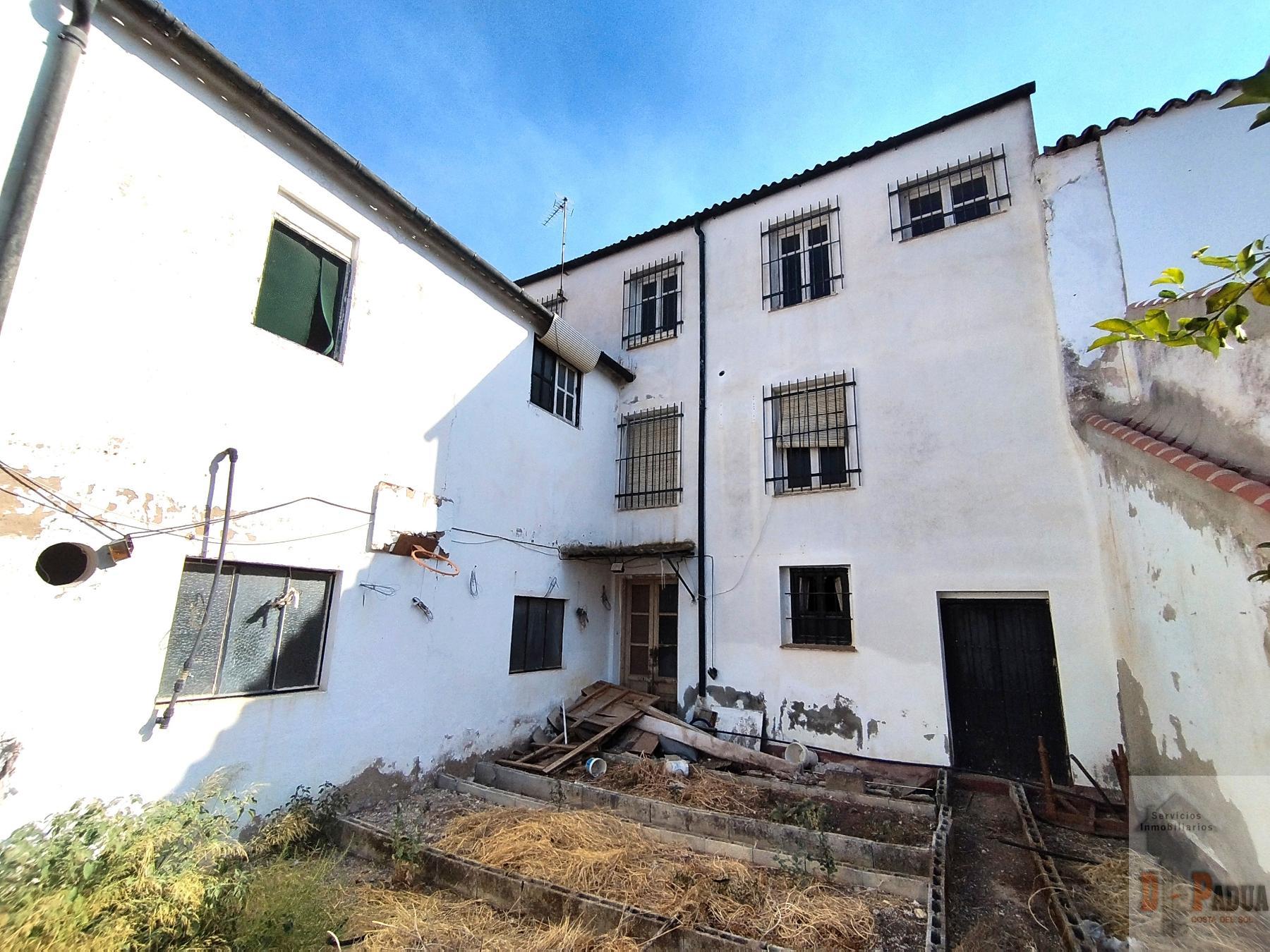 For sale of house in Campillos