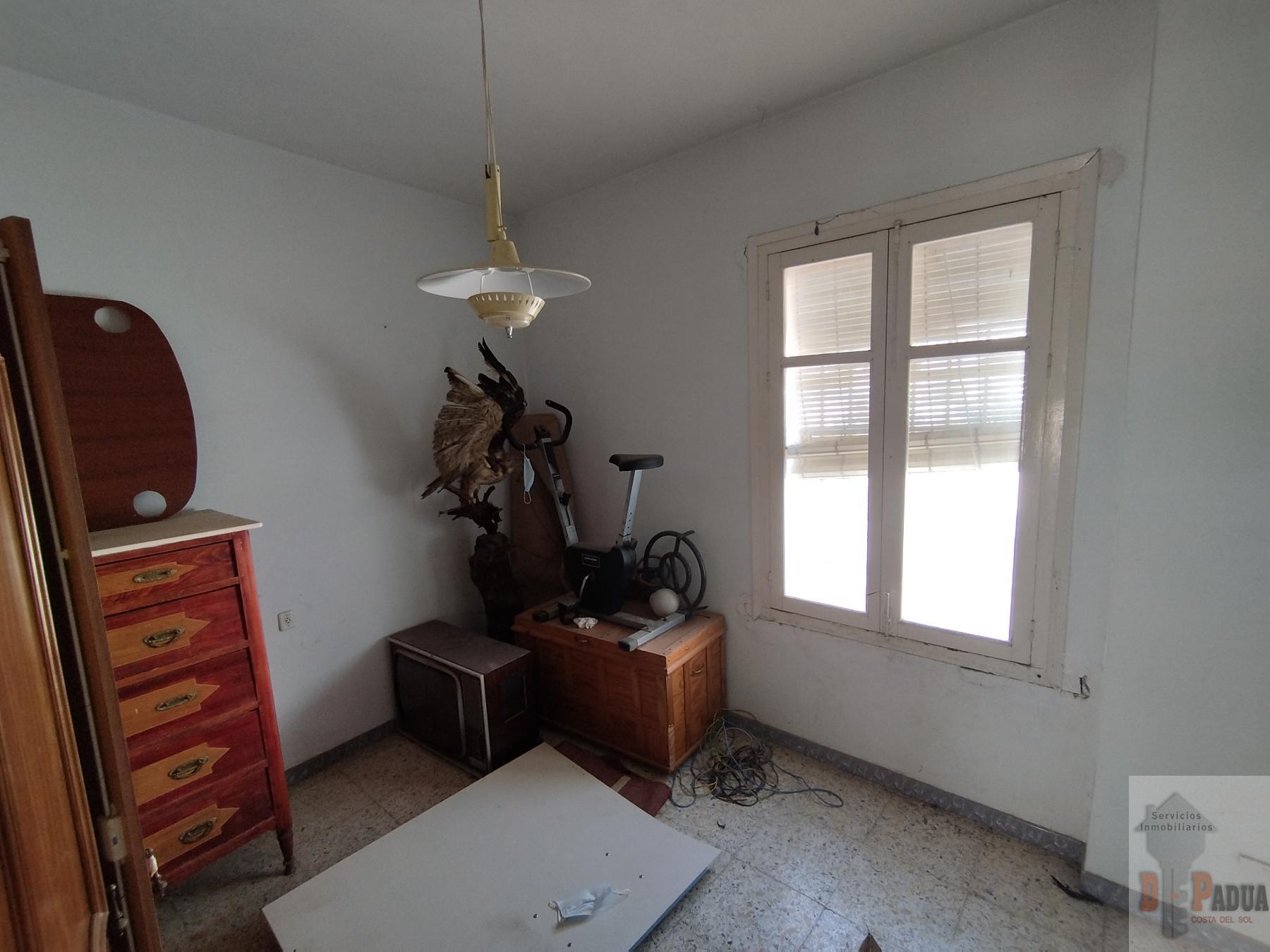 For sale of house in Campillos