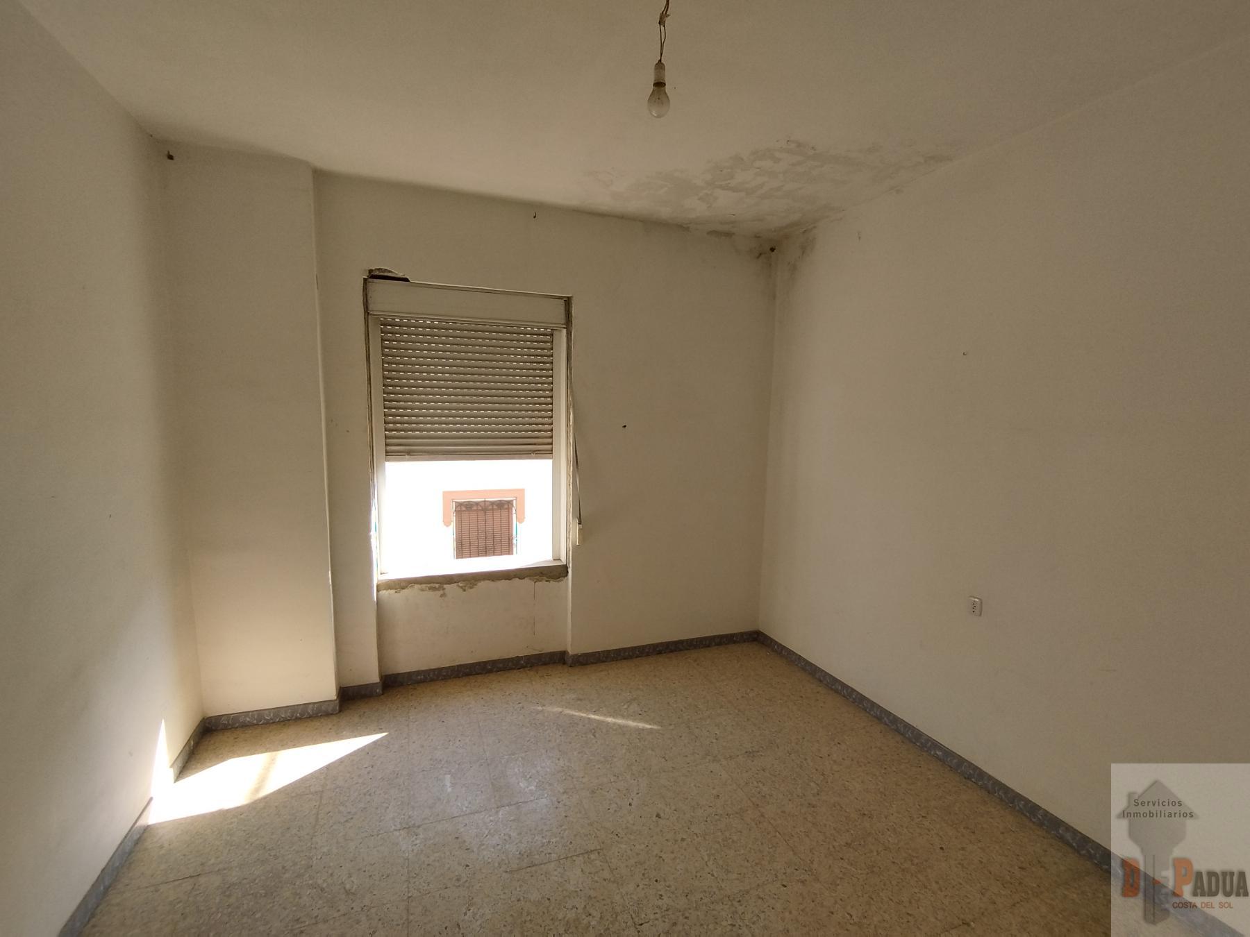 For sale of house in Campillos