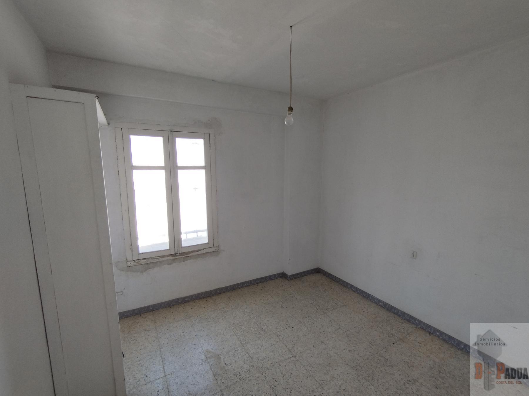 For sale of house in Campillos