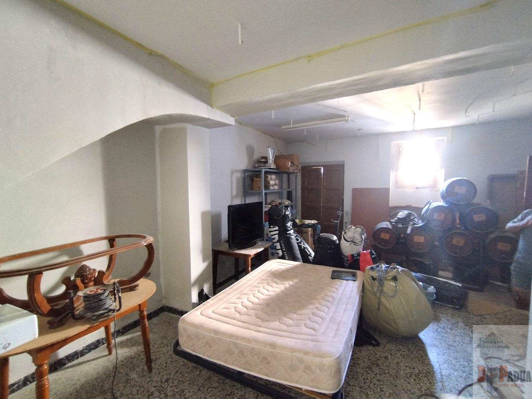 For sale of house in Campillos