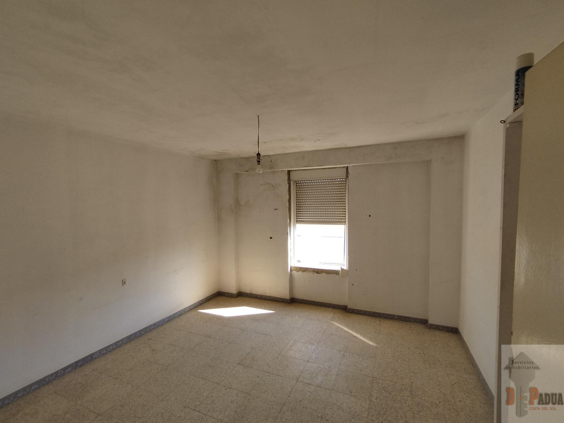 For sale of house in Campillos