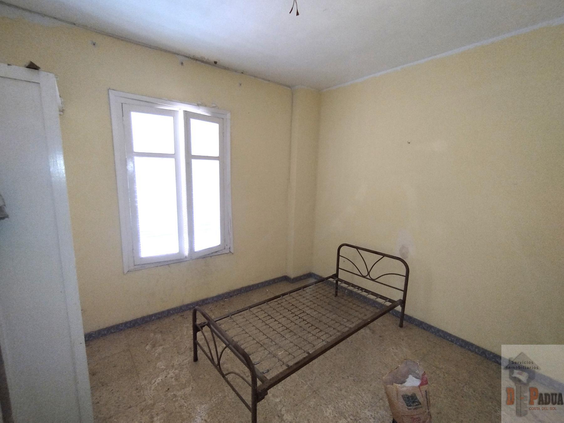 For sale of house in Campillos