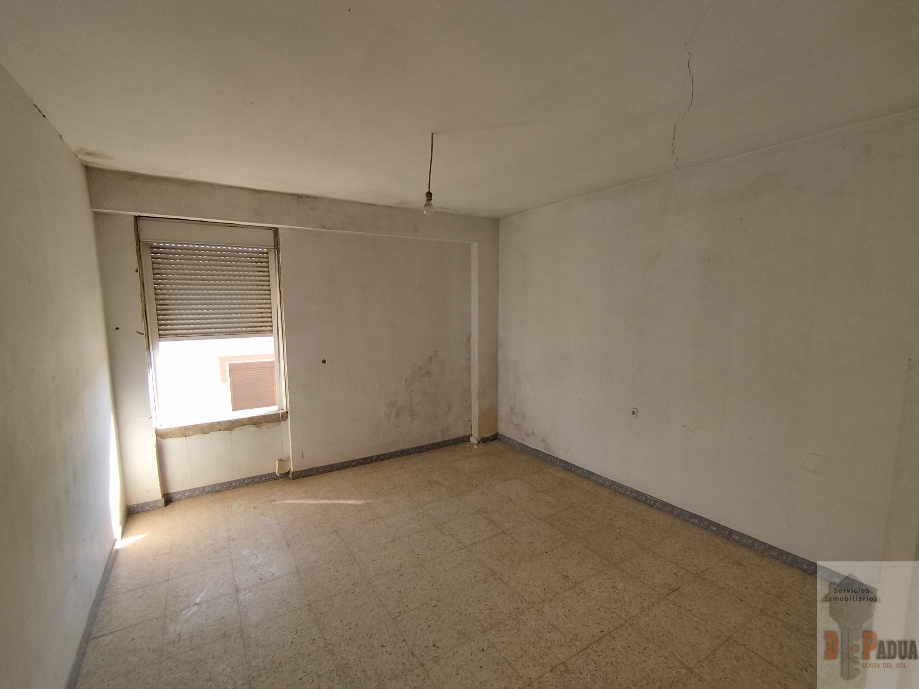For sale of house in Campillos