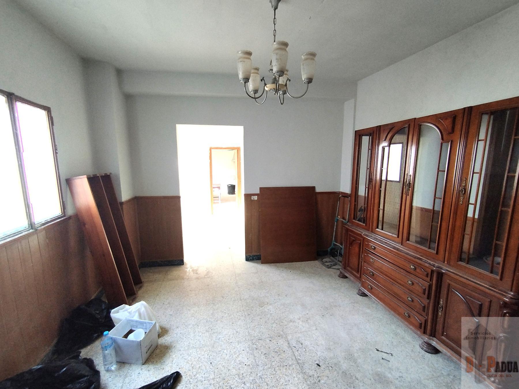 For sale of house in Campillos