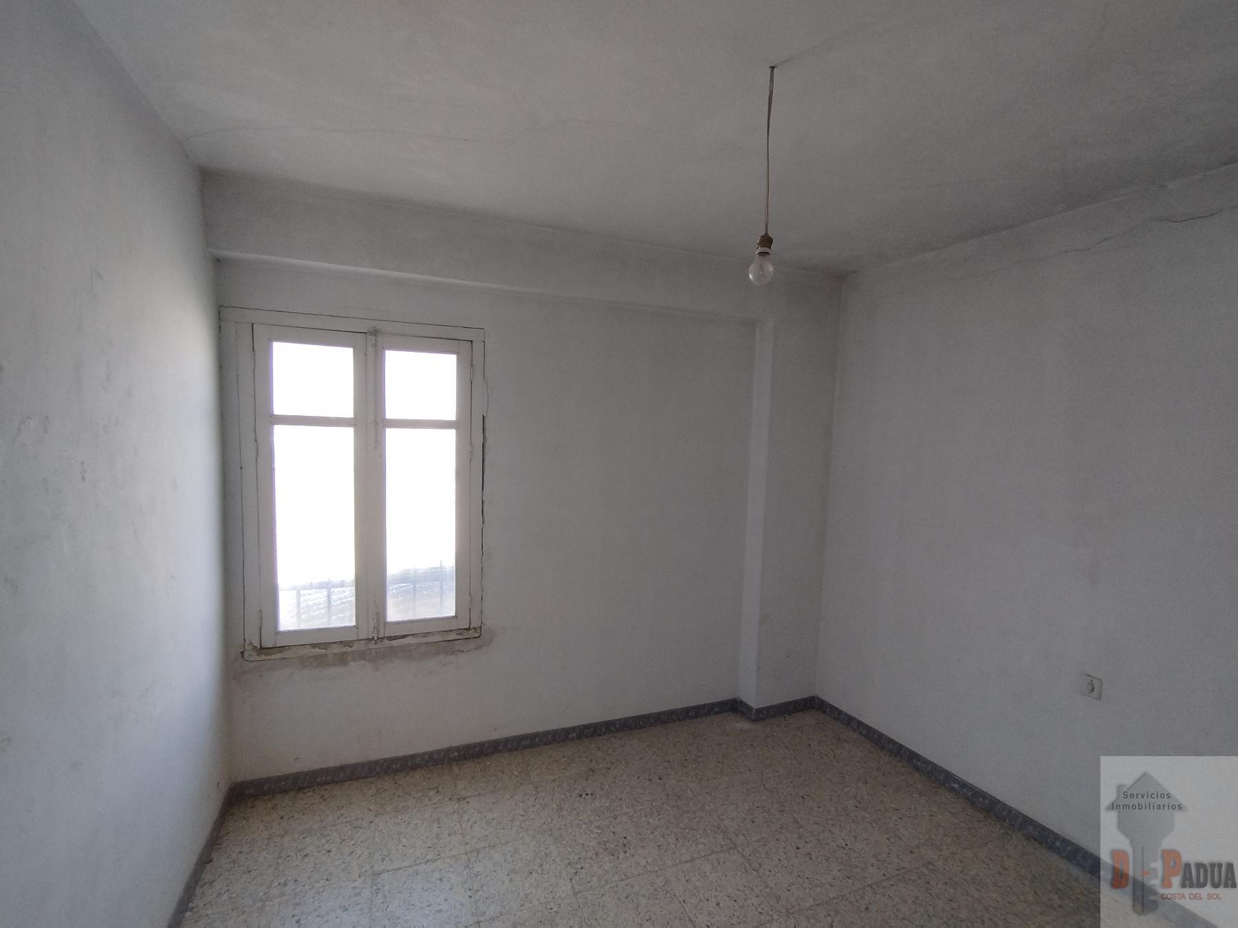 For sale of house in Campillos