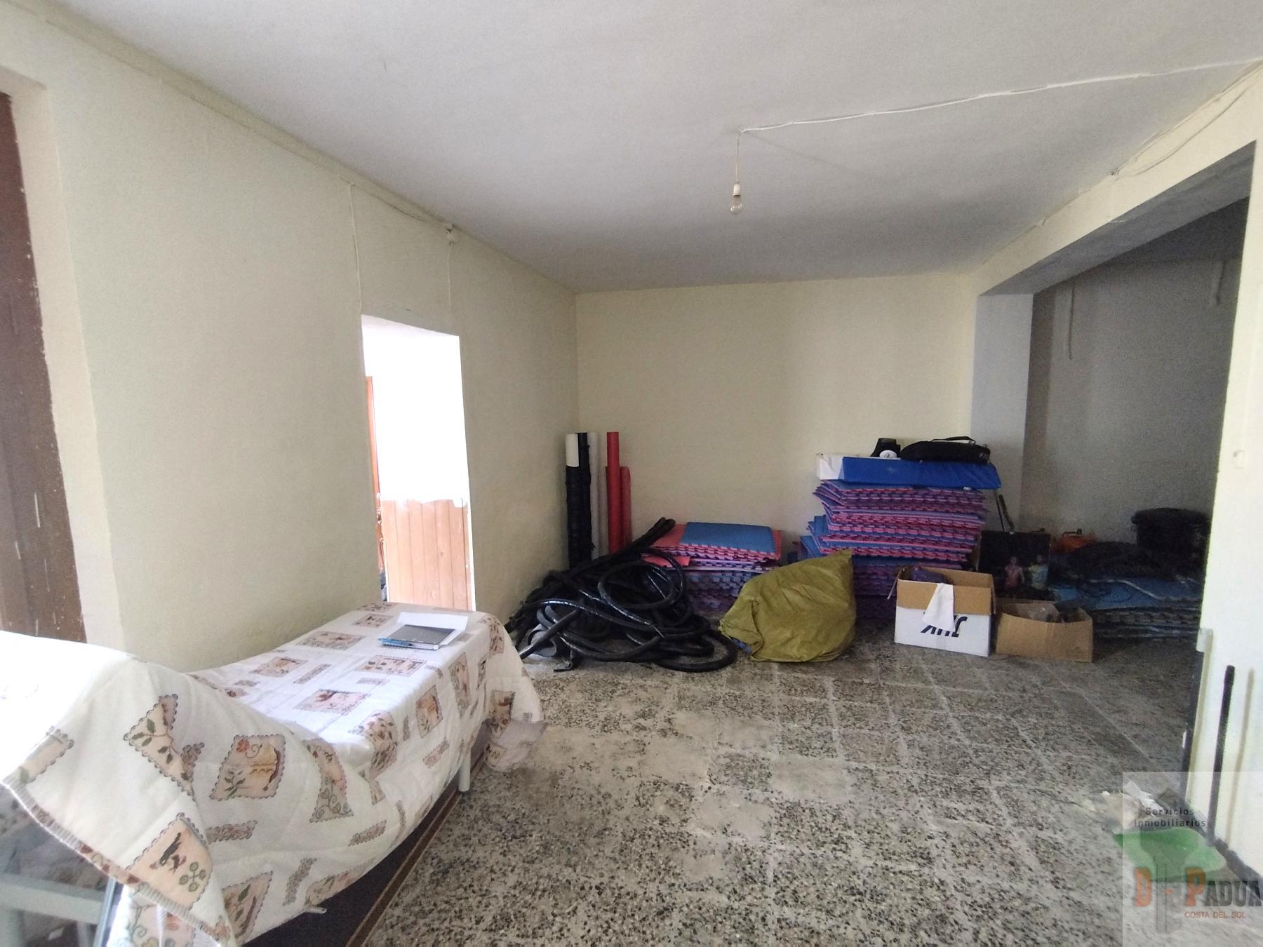 For sale of house in Campillos