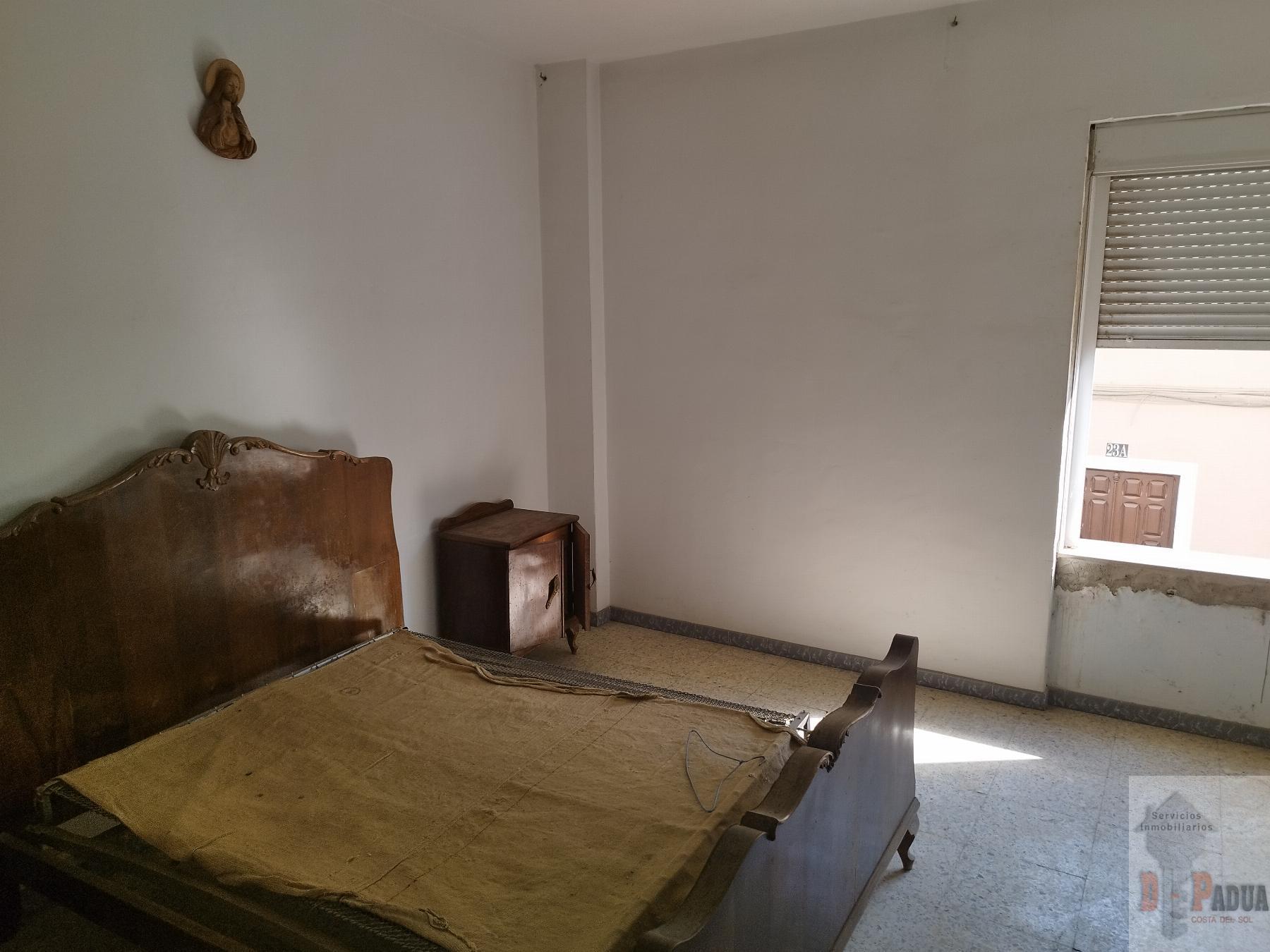 For sale of house in Campillos