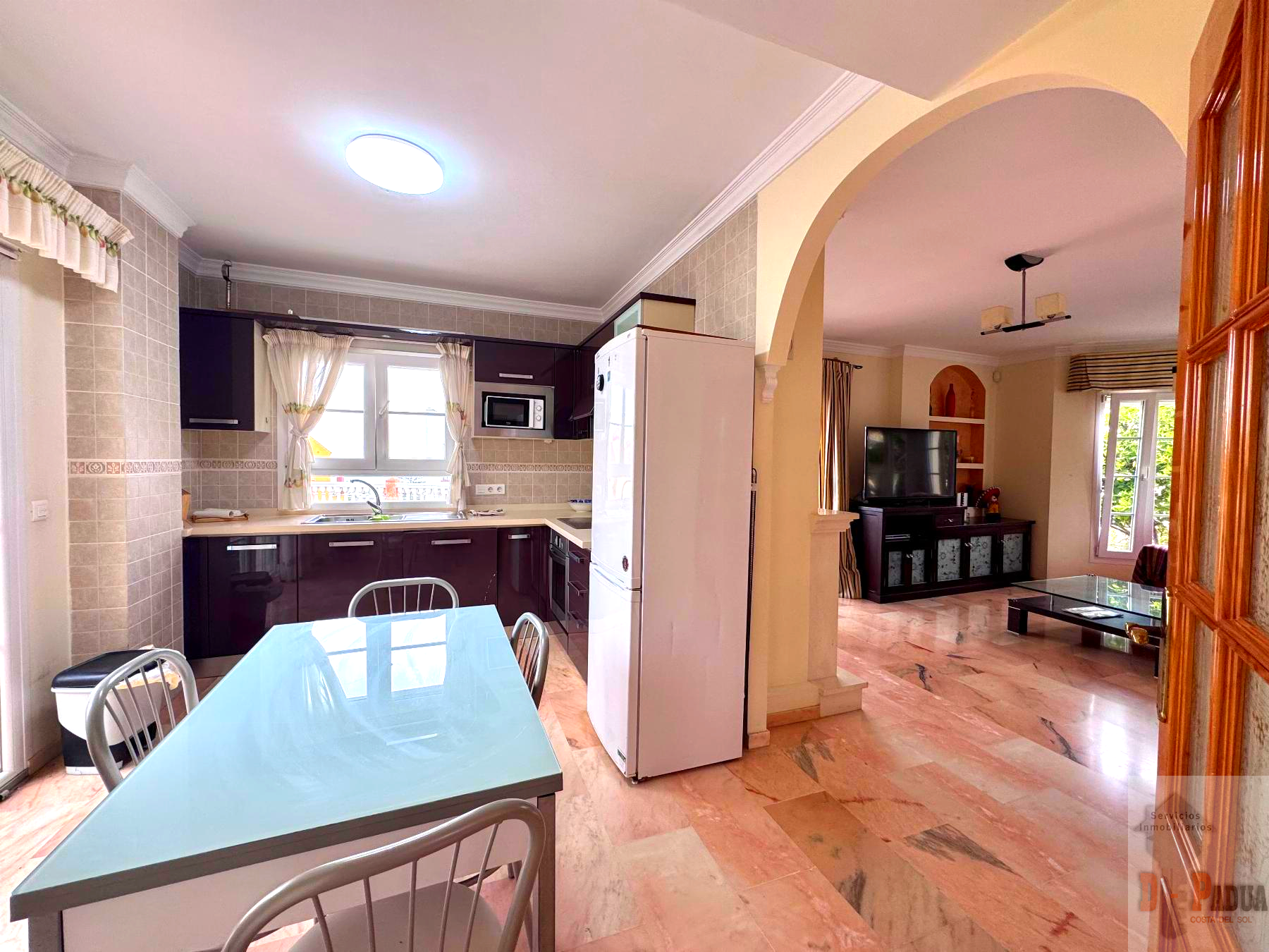 For sale of chalet in Benajarafe
