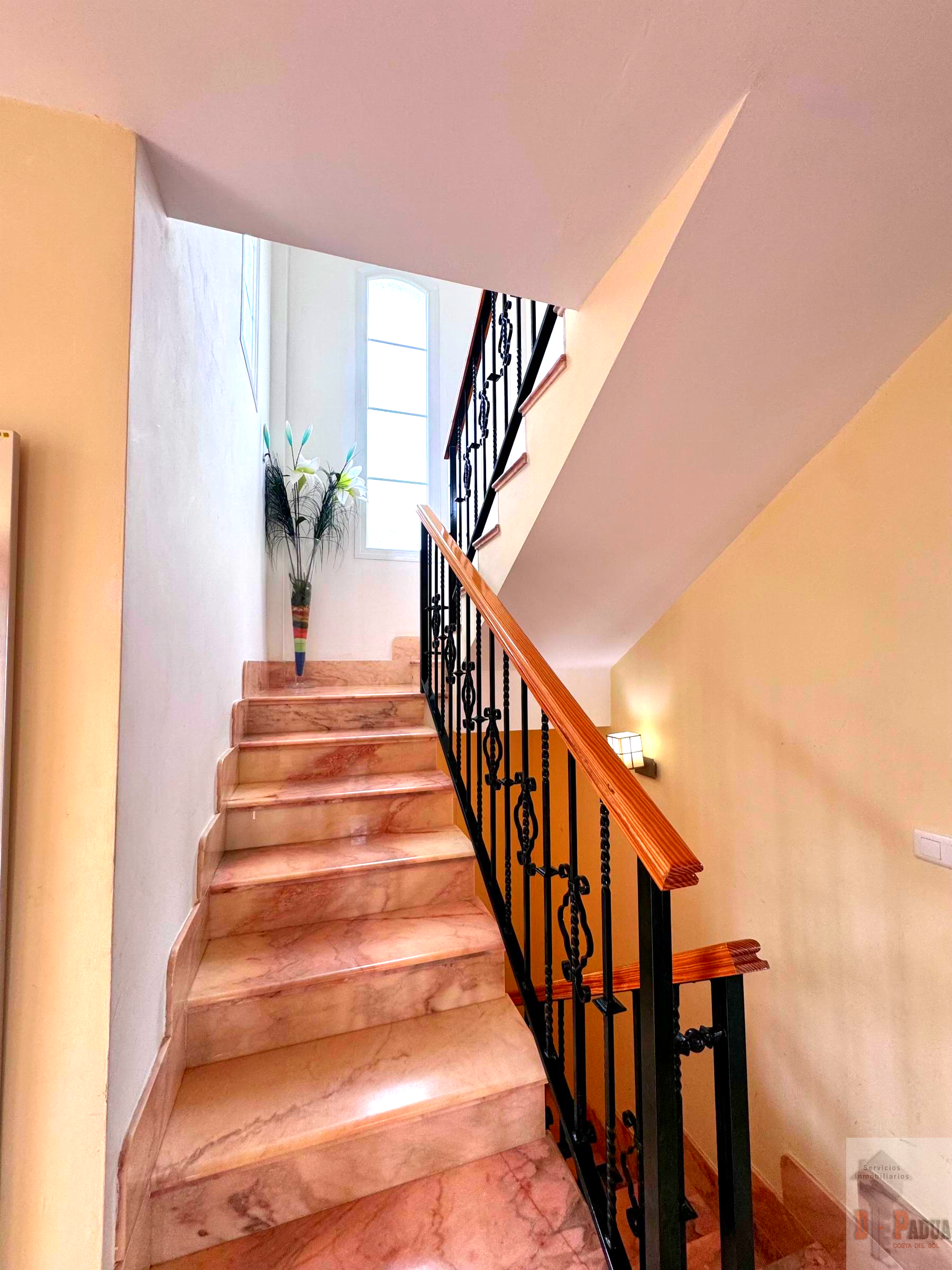 For sale of chalet in Benajarafe
