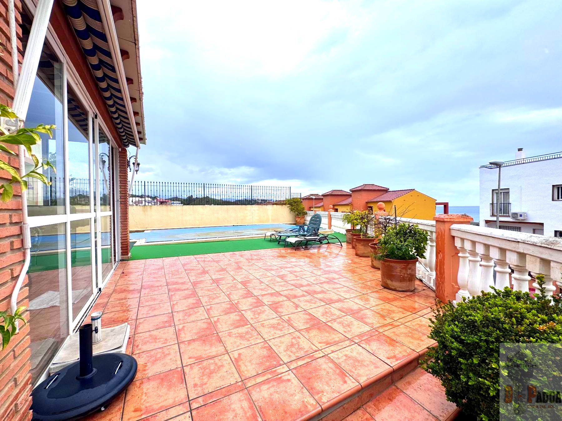 For sale of chalet in Benajarafe