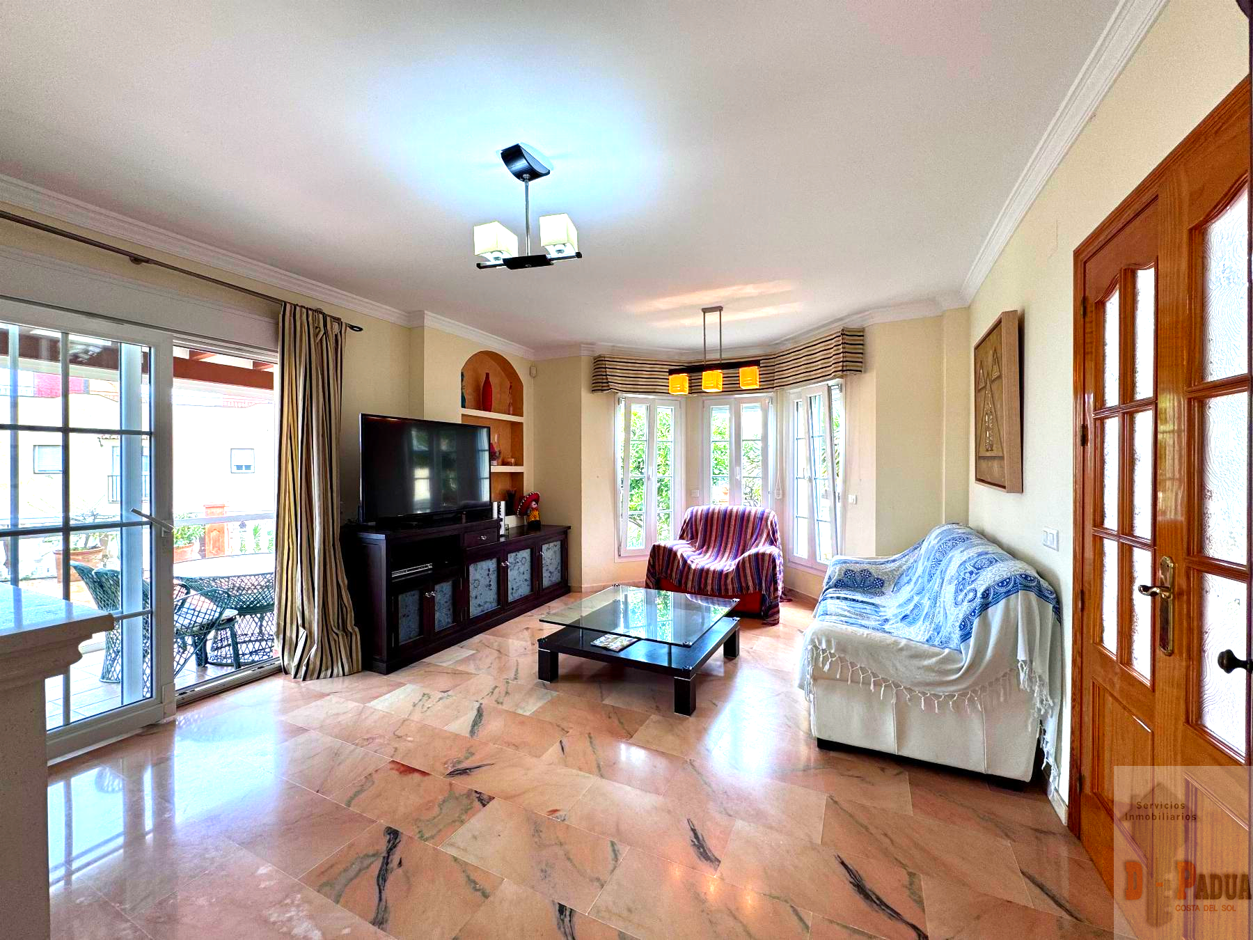 For sale of chalet in Benajarafe