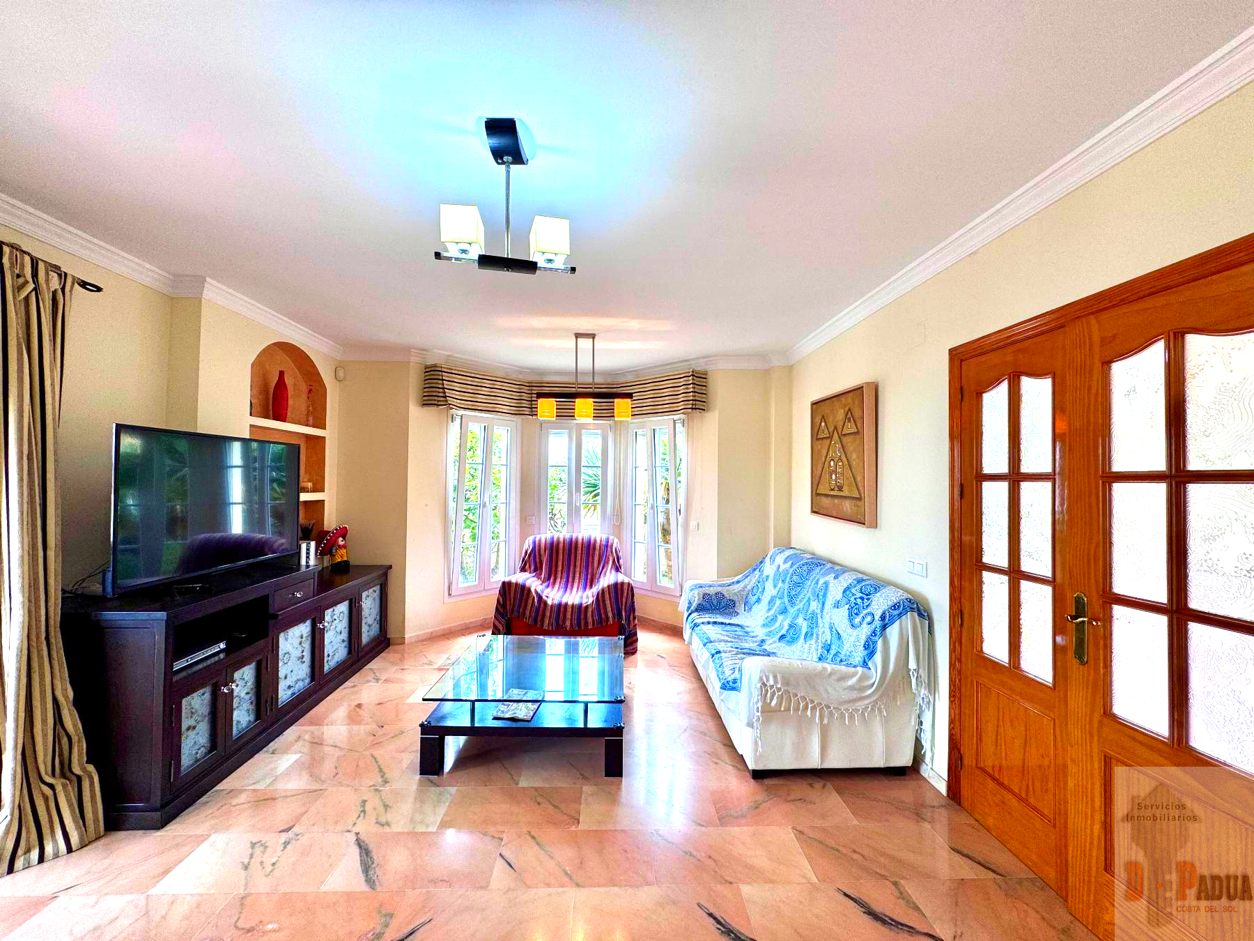 For sale of chalet in Benajarafe