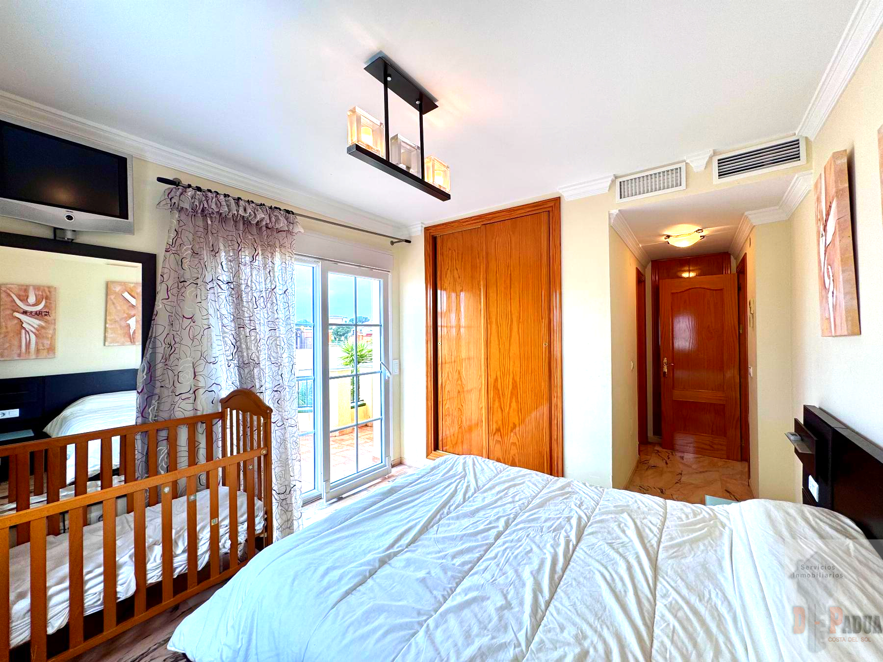 For sale of chalet in Benajarafe