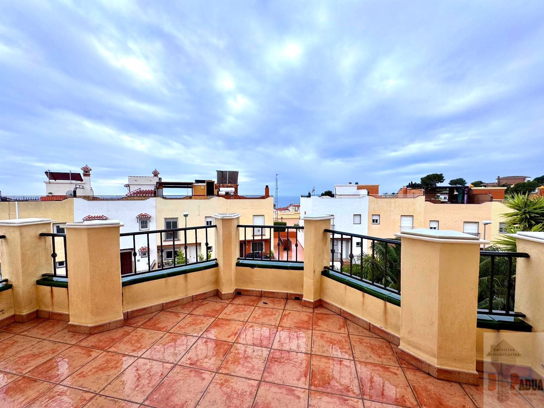 For sale of chalet in Benajarafe