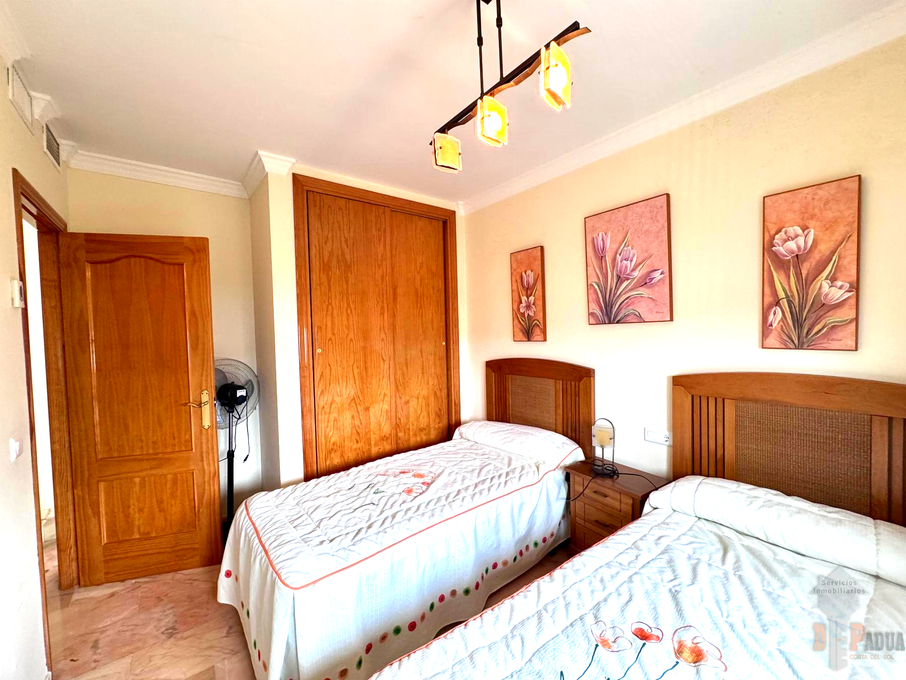 For sale of chalet in Benajarafe