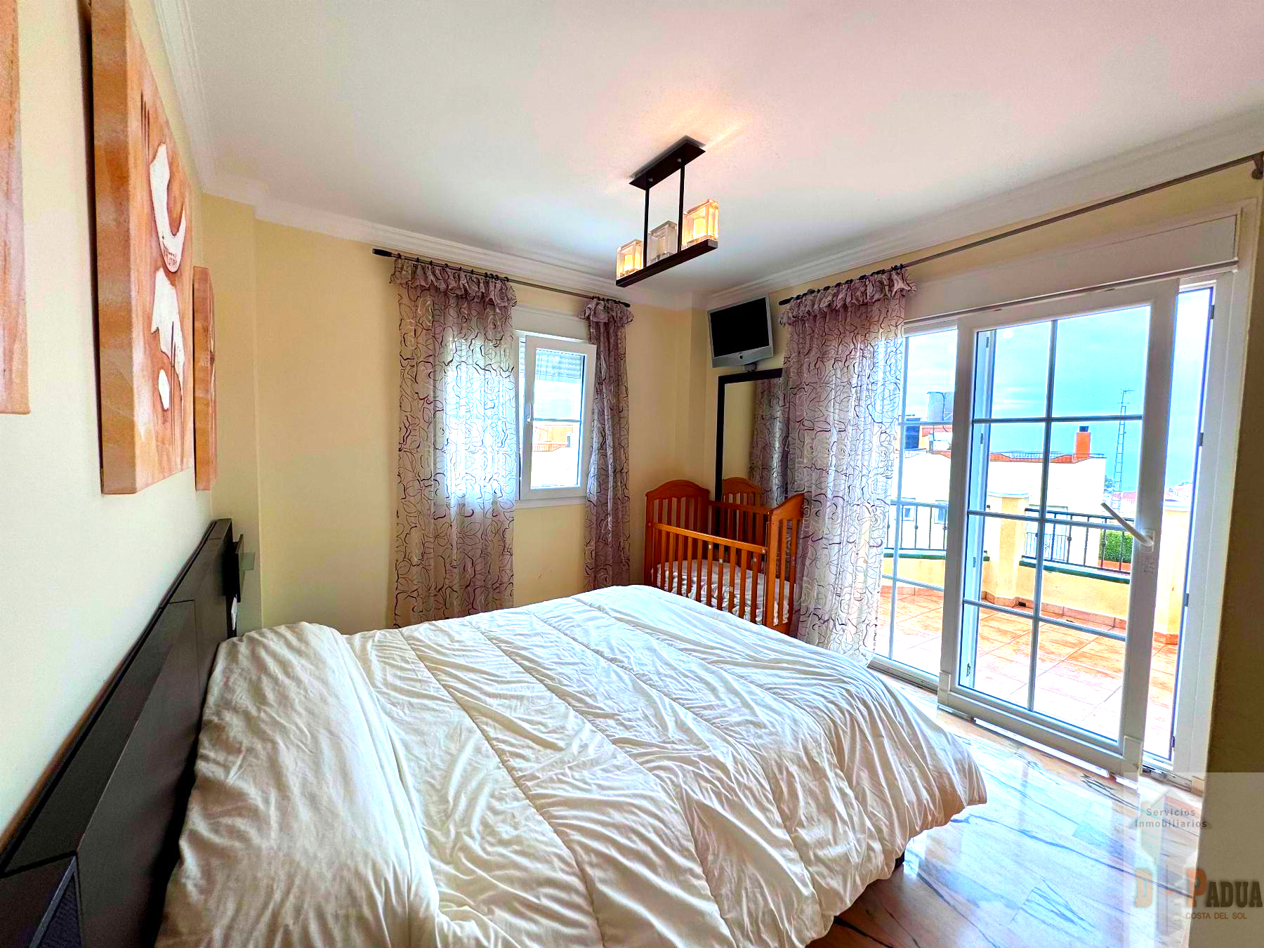 For sale of chalet in Benajarafe